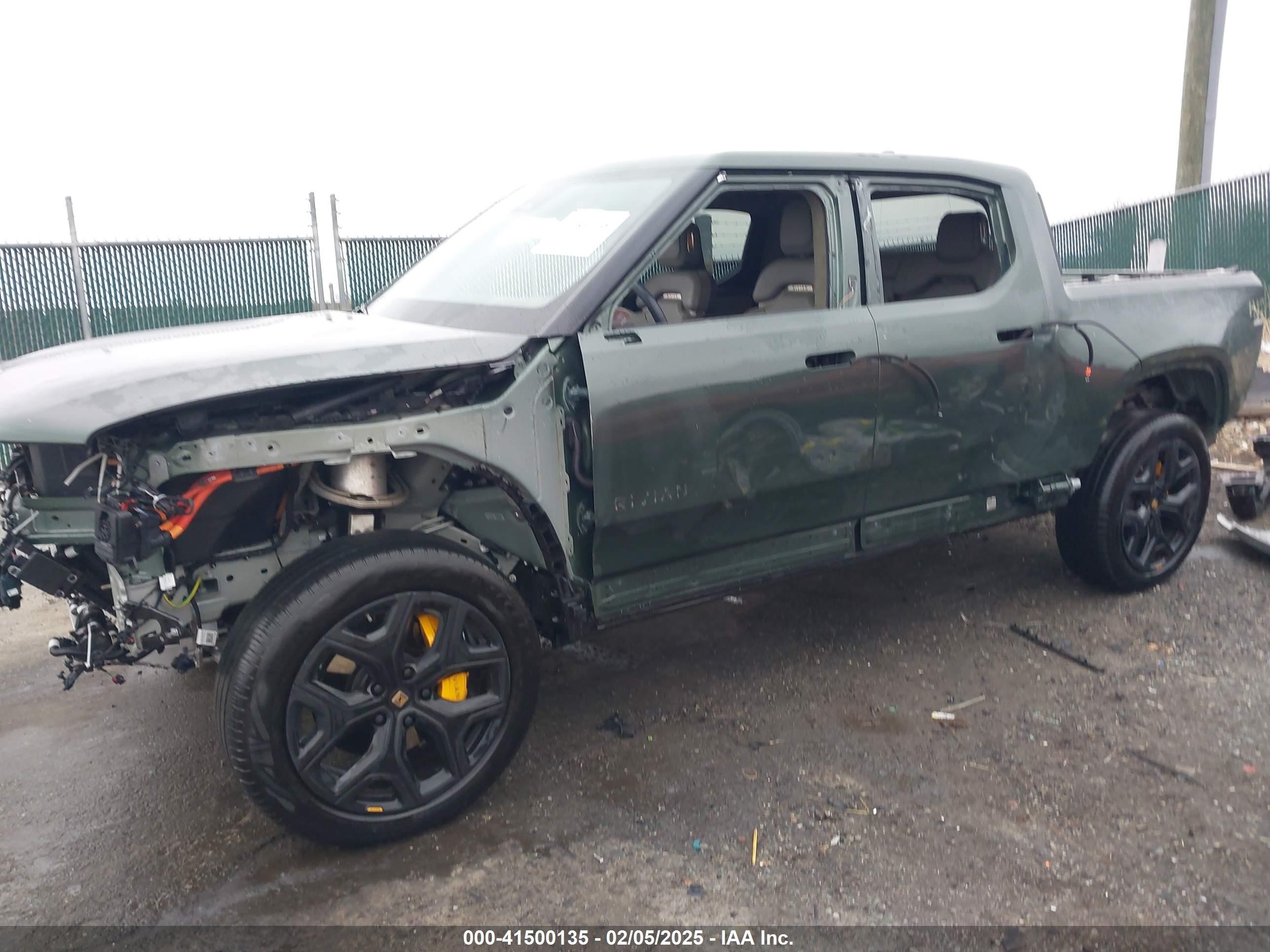 2022 Rivian R1t Adventure Green vin: 7FCTGAAA7NN016514