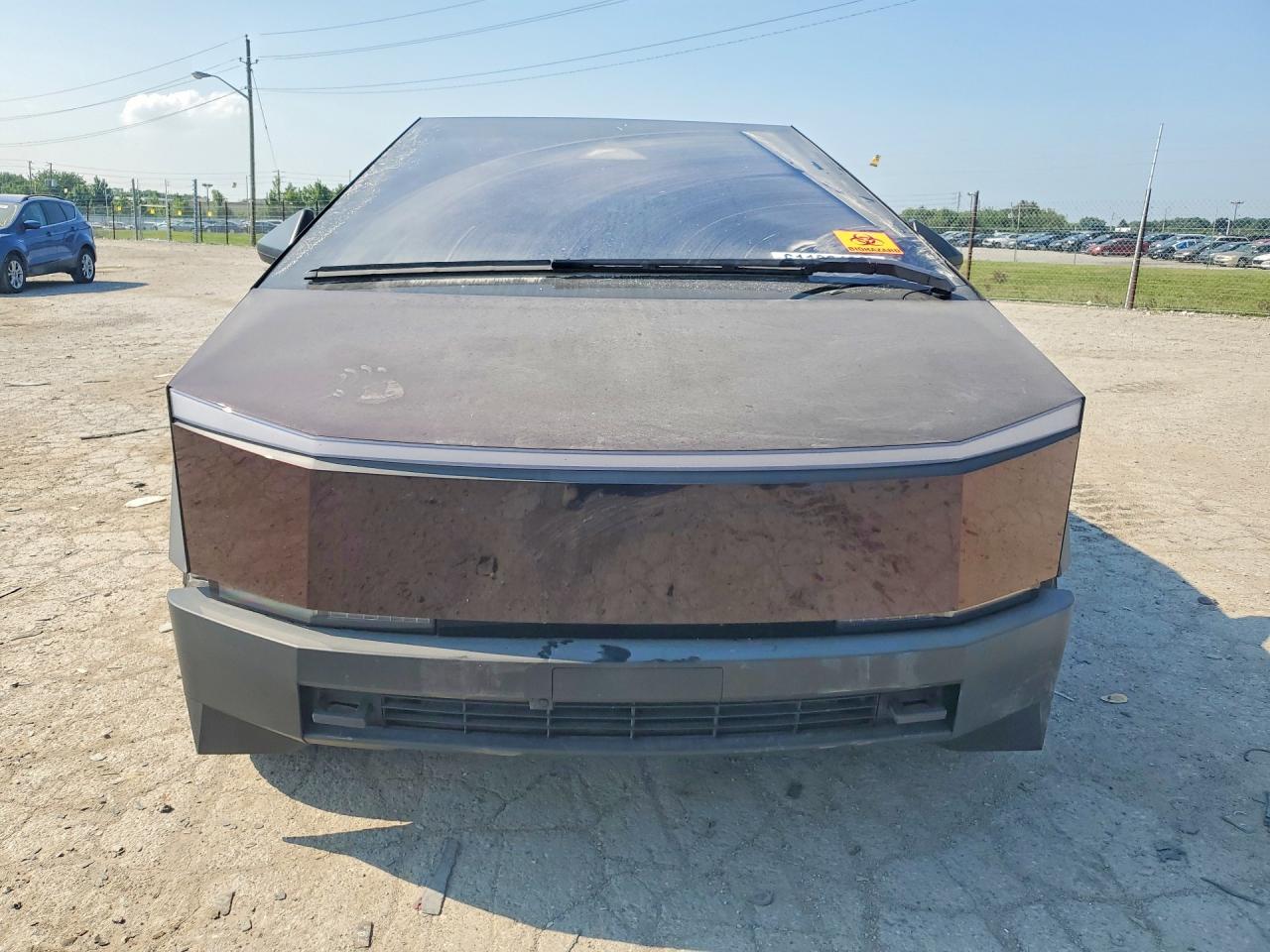 2024 Tesla Cybertruck Burgundy vin: 7G2CEHED2RA052635