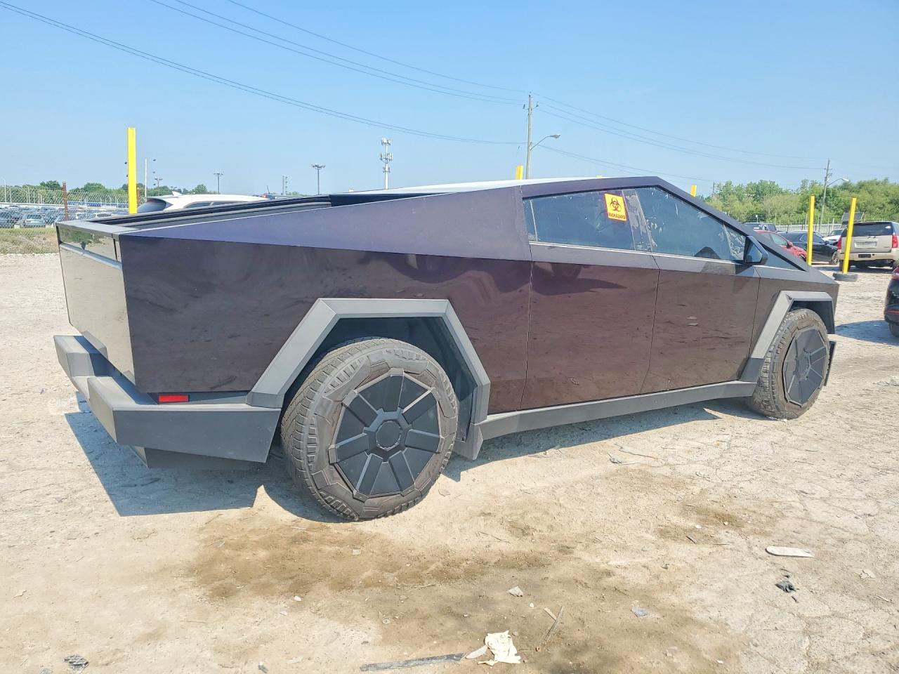 2024 Tesla Cybertruck Burgundy vin: 7G2CEHED2RA052635