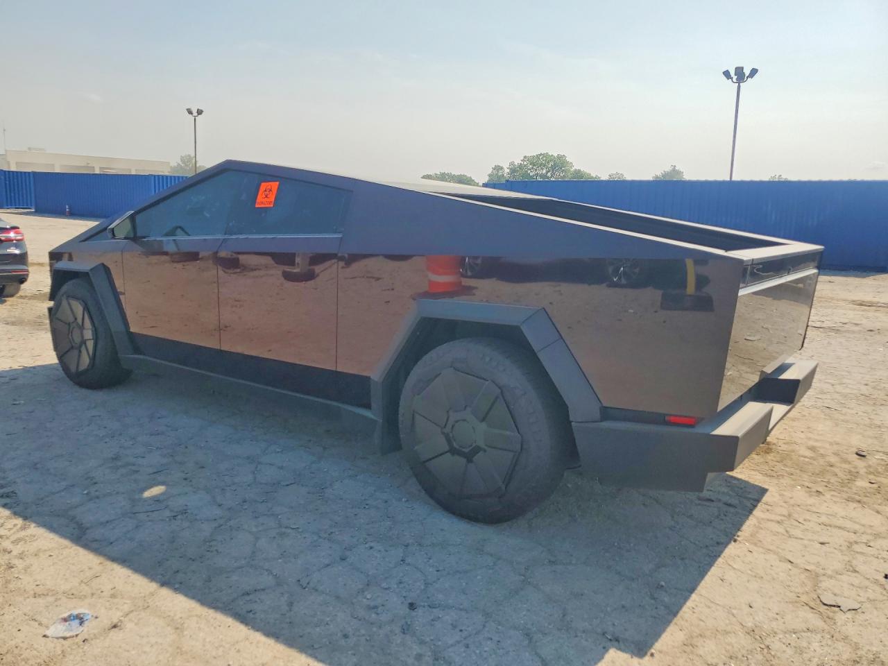 2024 Tesla Cybertruck Burgundy vin: 7G2CEHED2RA052635