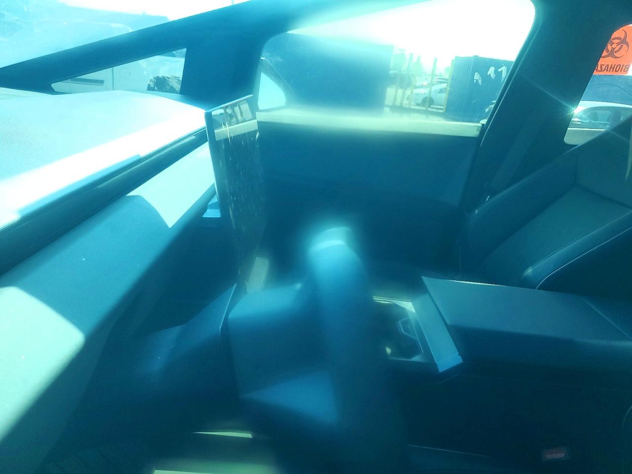 2024 Tesla Cybertruck Burgundy vin: 7G2CEHED2RA052635