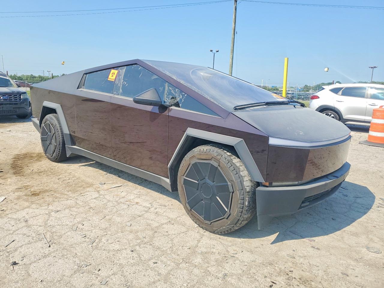 2024 Tesla Cybertruck Burgundy vin: 7G2CEHED2RA052635