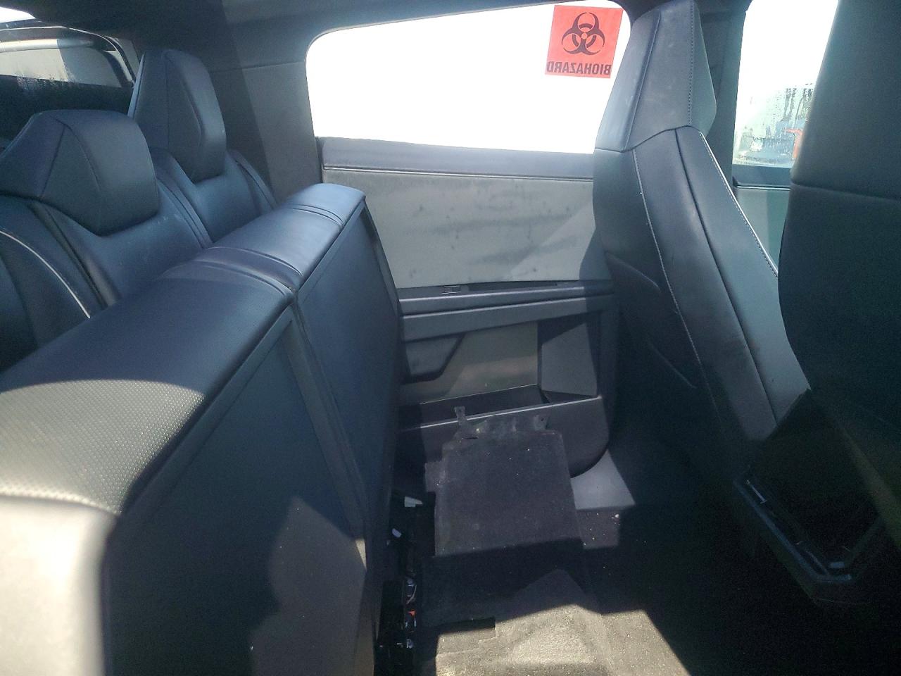 2024 Tesla Cybertruck Burgundy vin: 7G2CEHED2RA052635