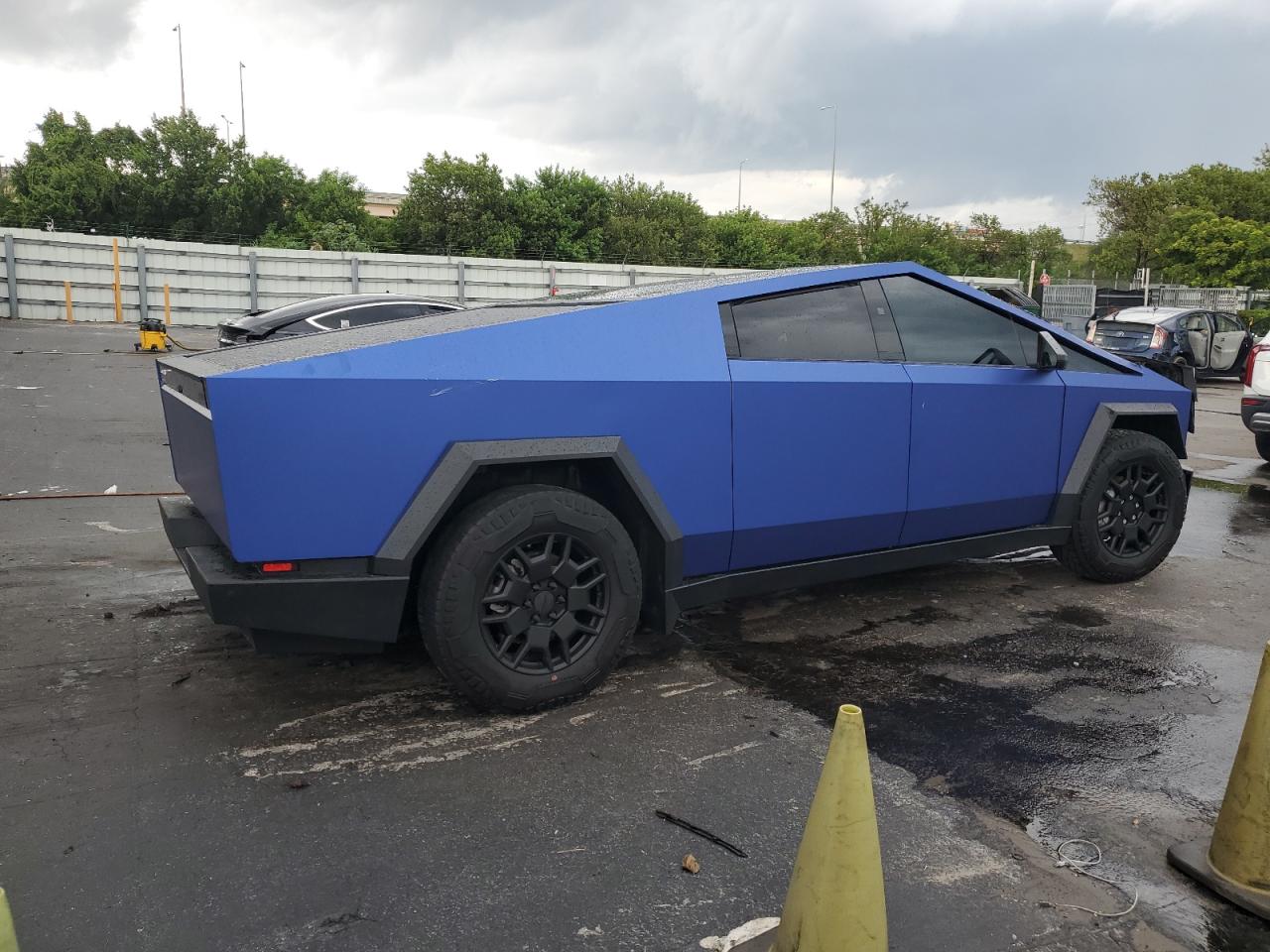 2024 Tesla Cybertruck Синий vin: 7G2CEHED4RA005011