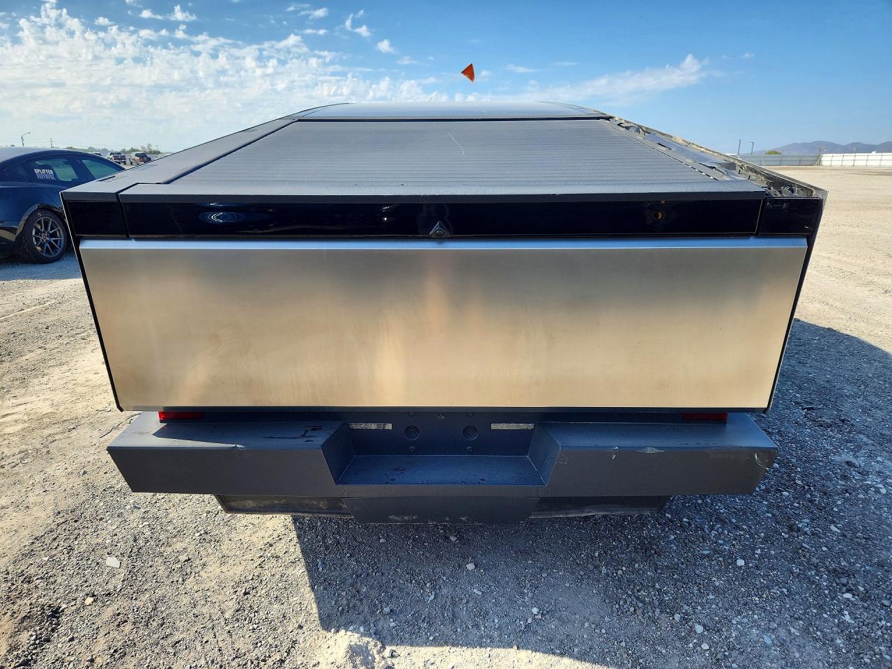 2024 Tesla Cybertruck Silver vin: 7G2CEHED7RA007061