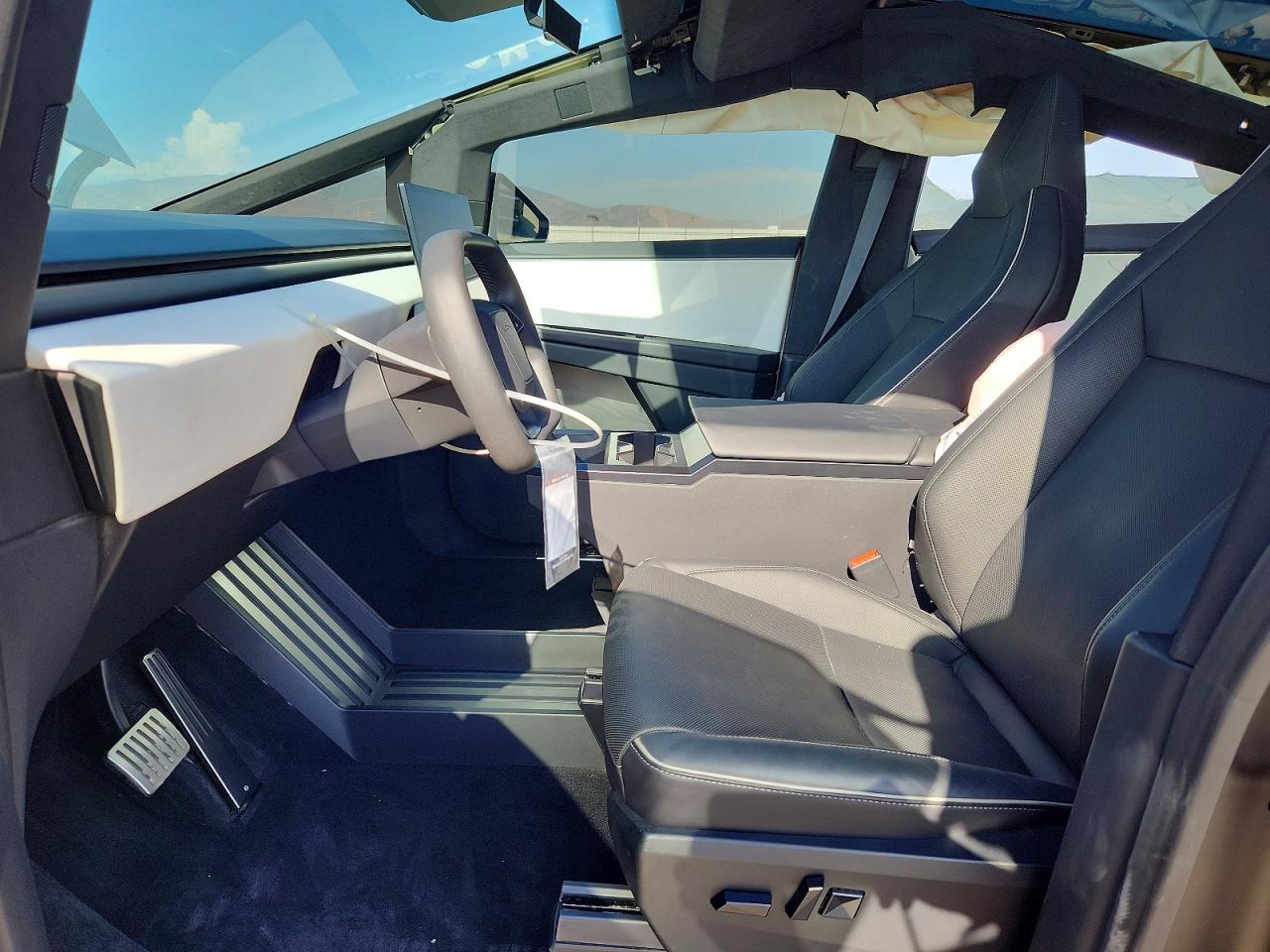 2024 Tesla Cybertruck Silver vin: 7G2CEHED7RA007061