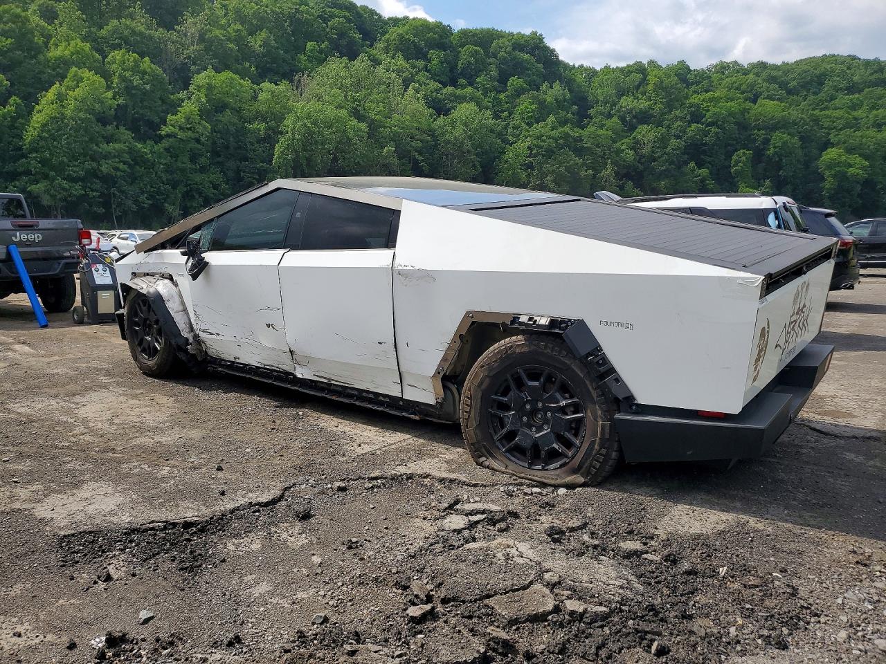 2024 Tesla Cybertruck White vin: 7G2CEHED7RA014463