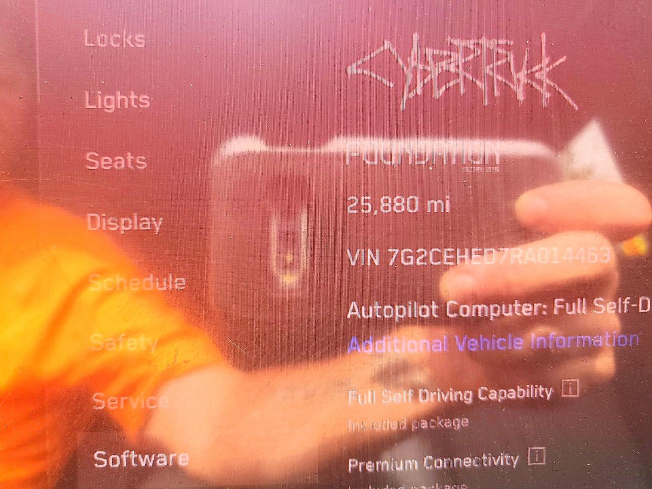 2024 Tesla Cybertruck White vin: 7G2CEHED7RA014463