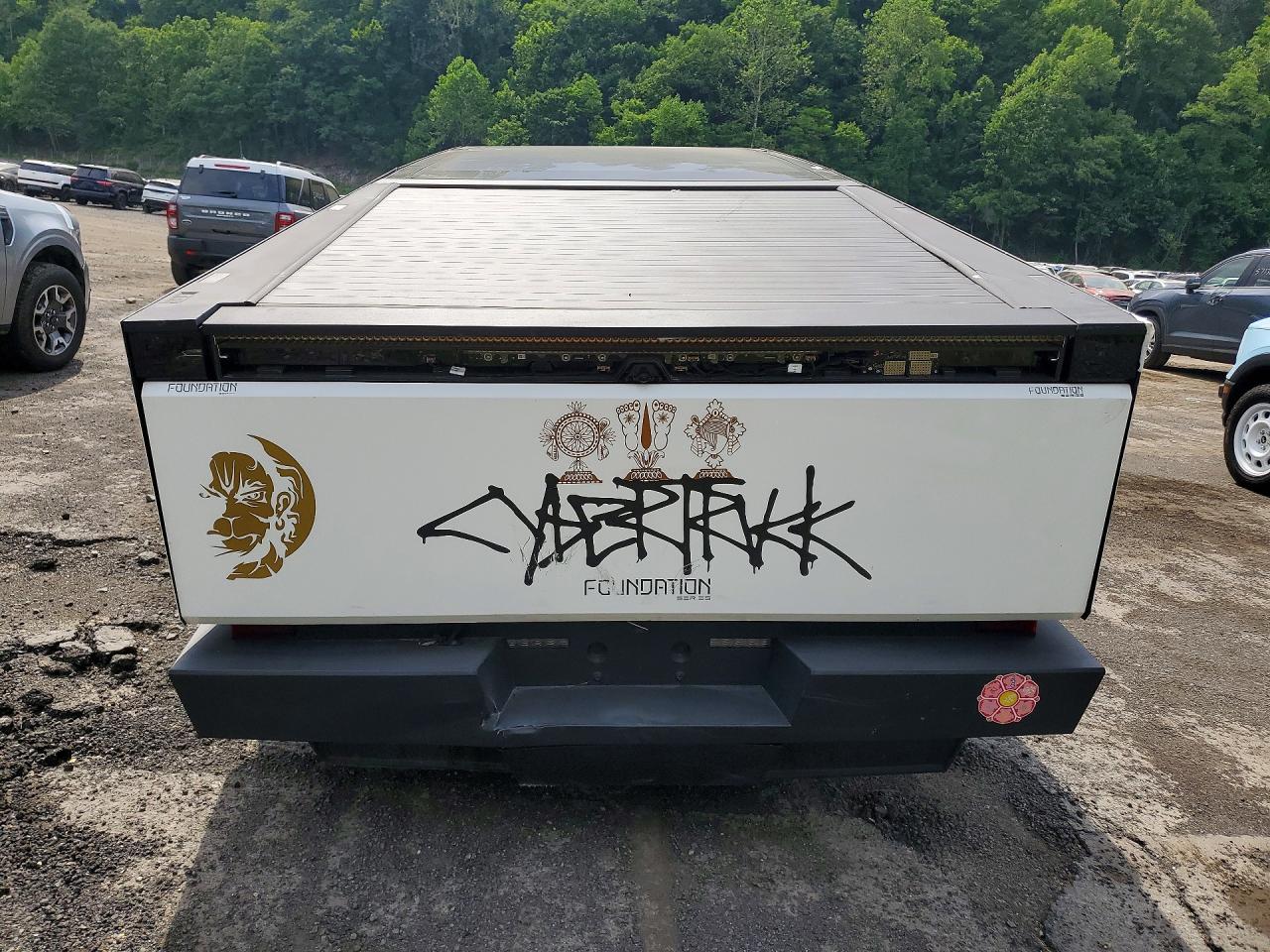 2024 Tesla Cybertruck White vin: 7G2CEHED7RA014463