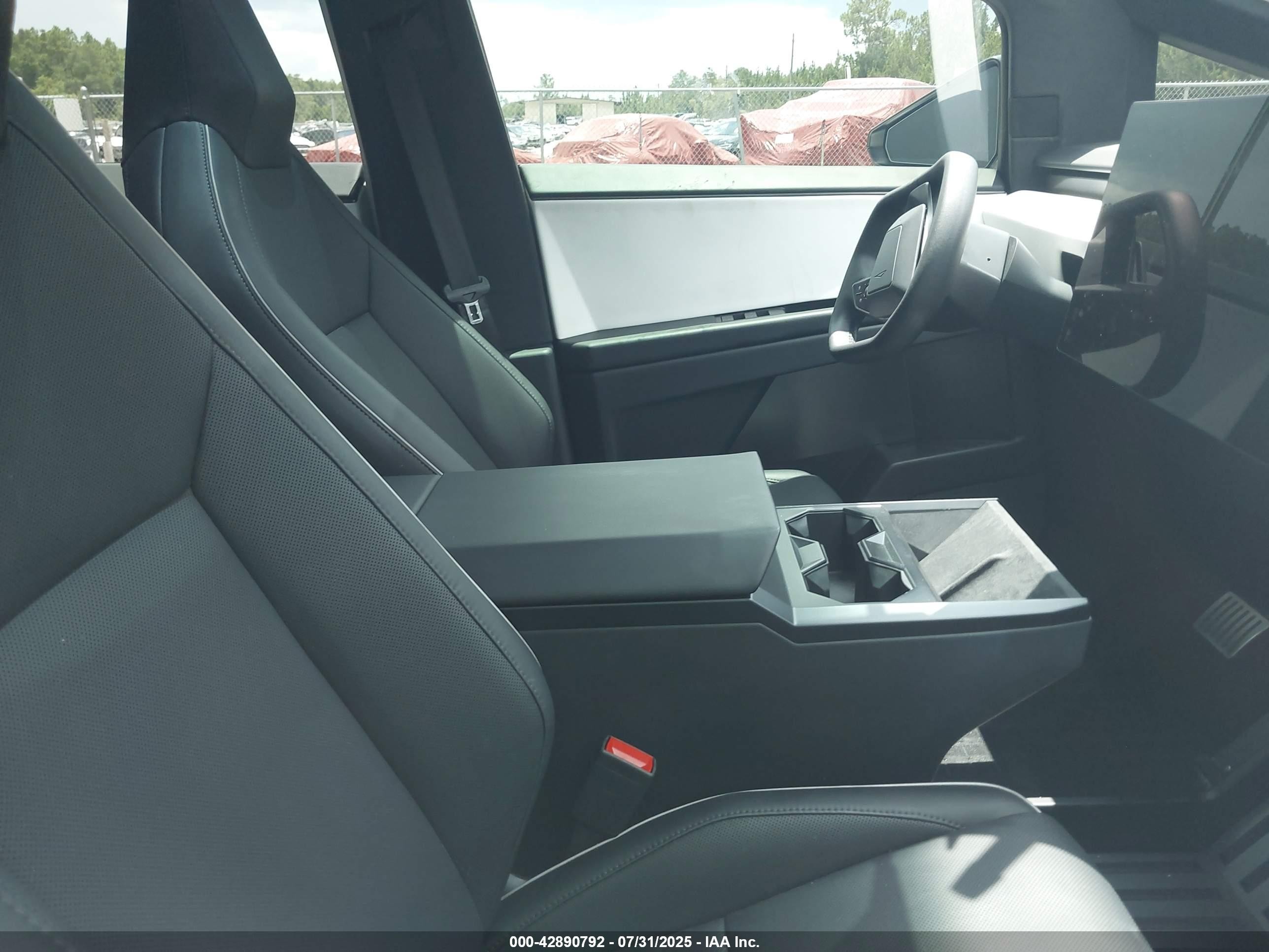 2024 Tesla Cybertruck All-wheel Drive White vin: 7G2CEHED9RA002654