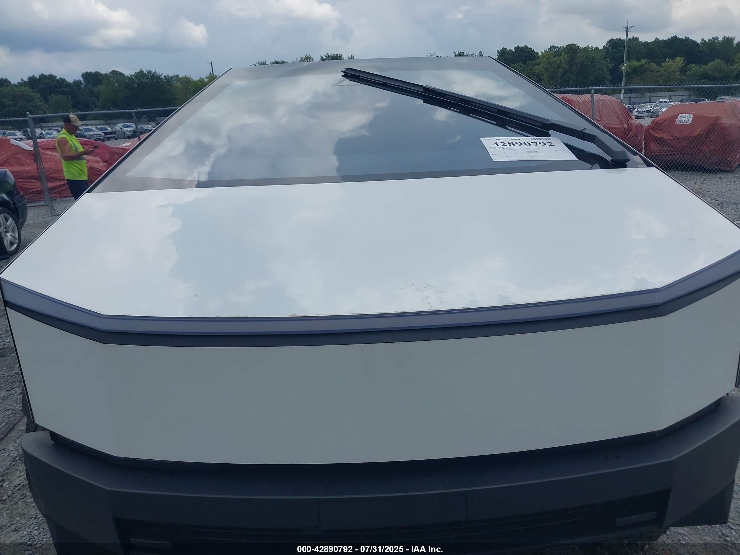 2024 Tesla Cybertruck All-wheel Drive White vin: 7G2CEHED9RA002654