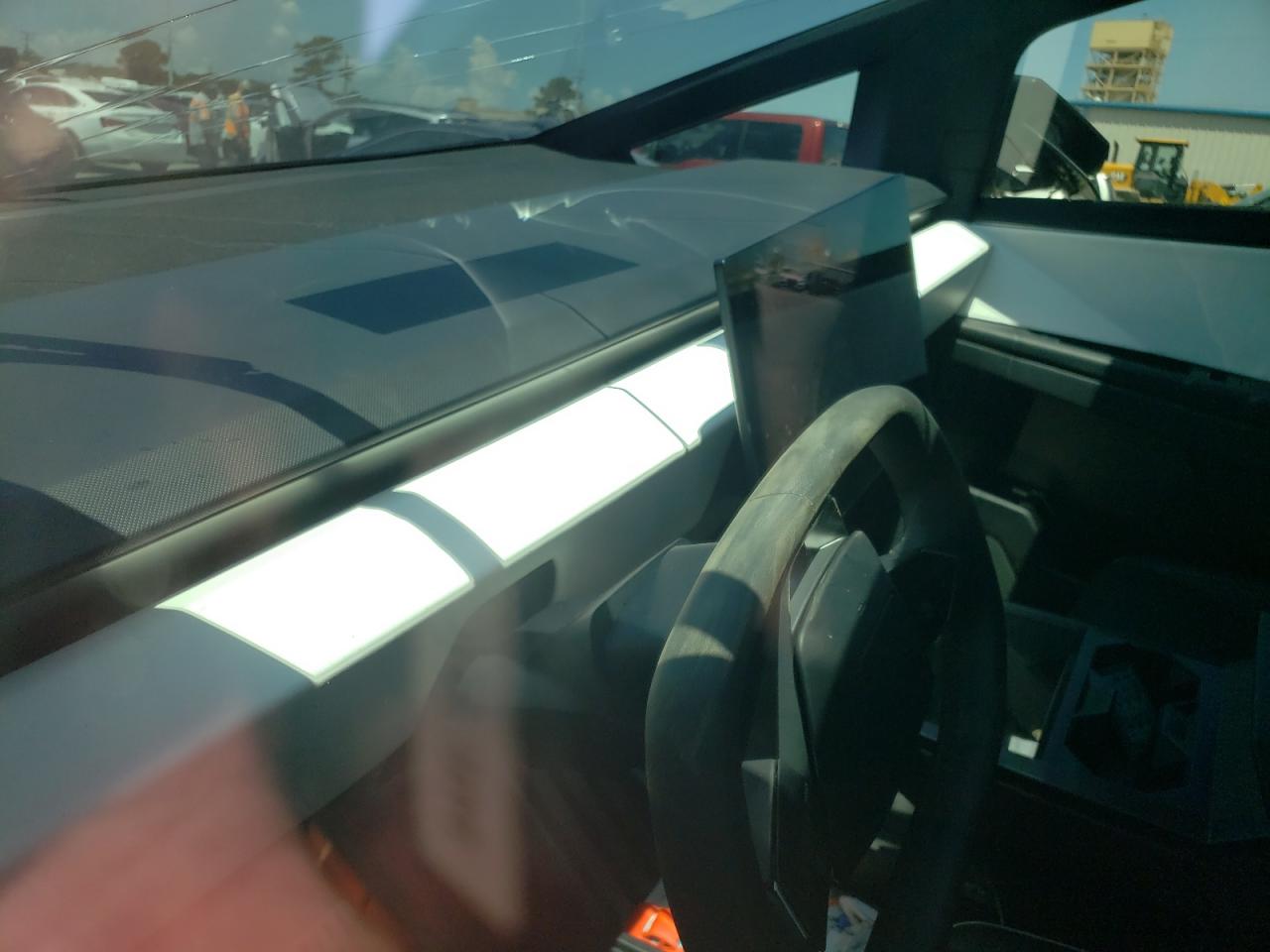 2024 Tesla Cybertruck Черный vin: 7G2CEHED9RA008292