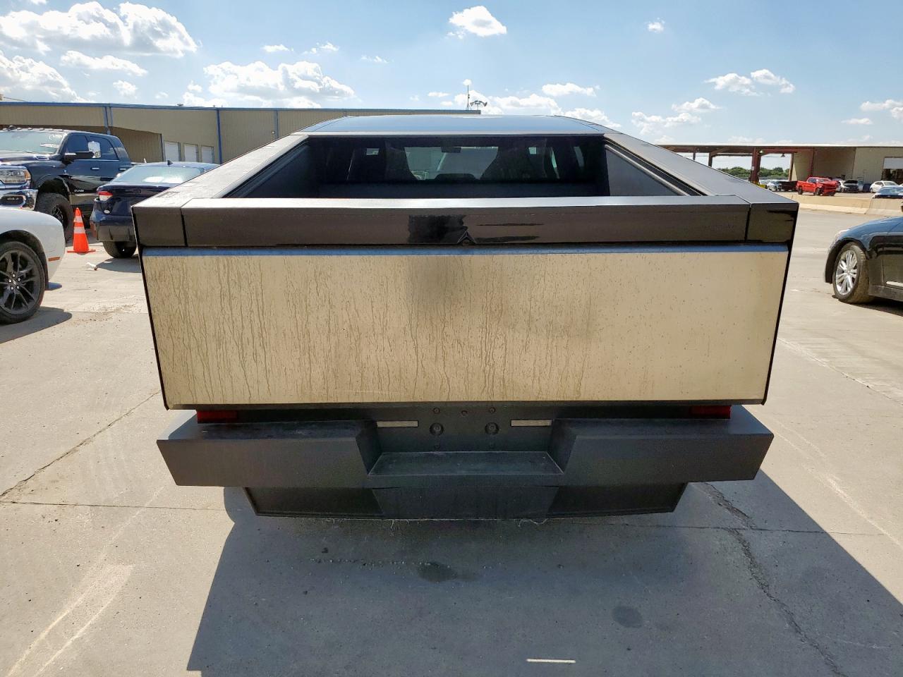 2024 Tesla Cybertruck Silver vin: 7G2CEHED9RA026288