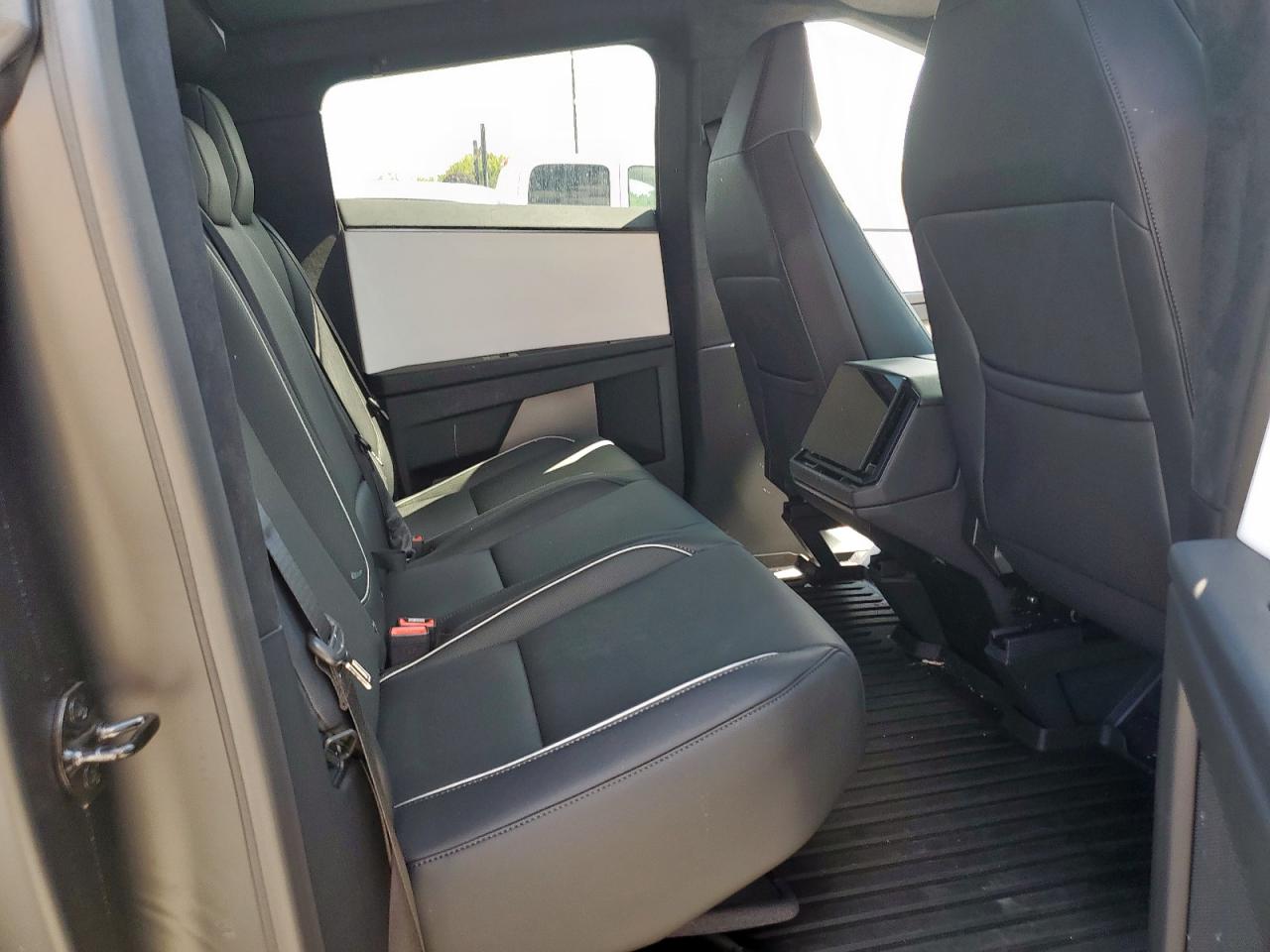 2024 Tesla Cybertruck Silver vin: 7G2CEHED9RA026288
