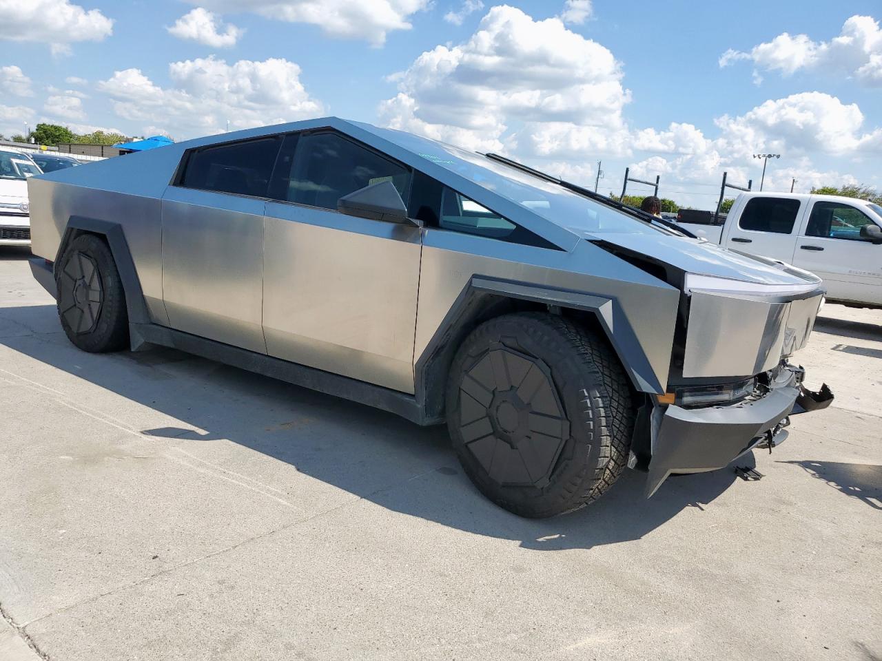 2024 Tesla Cybertruck Silver vin: 7G2CEHED9RA026288