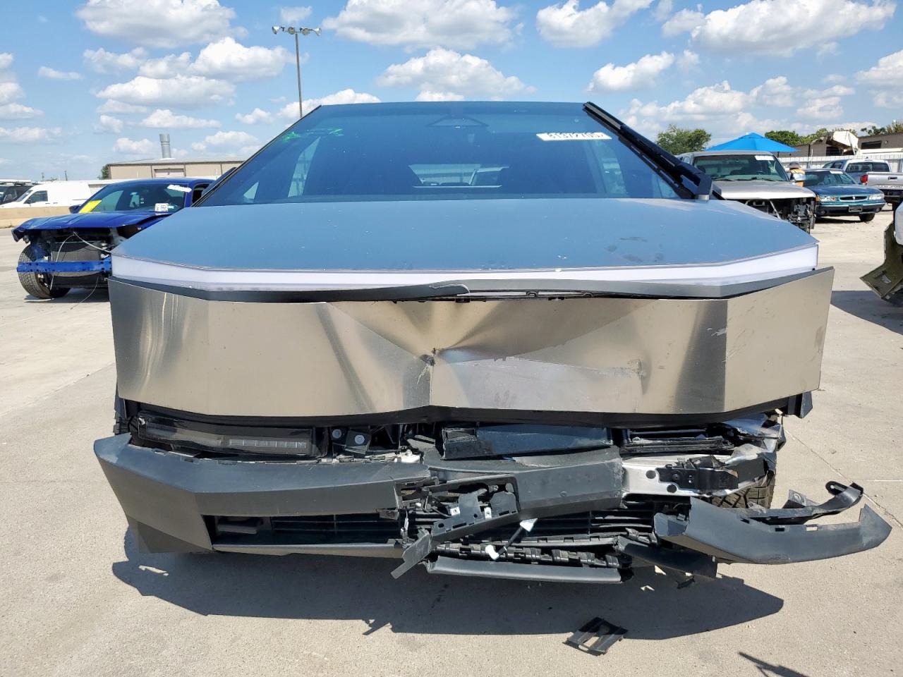 2024 Tesla Cybertruck Silver vin: 7G2CEHED9RA026288