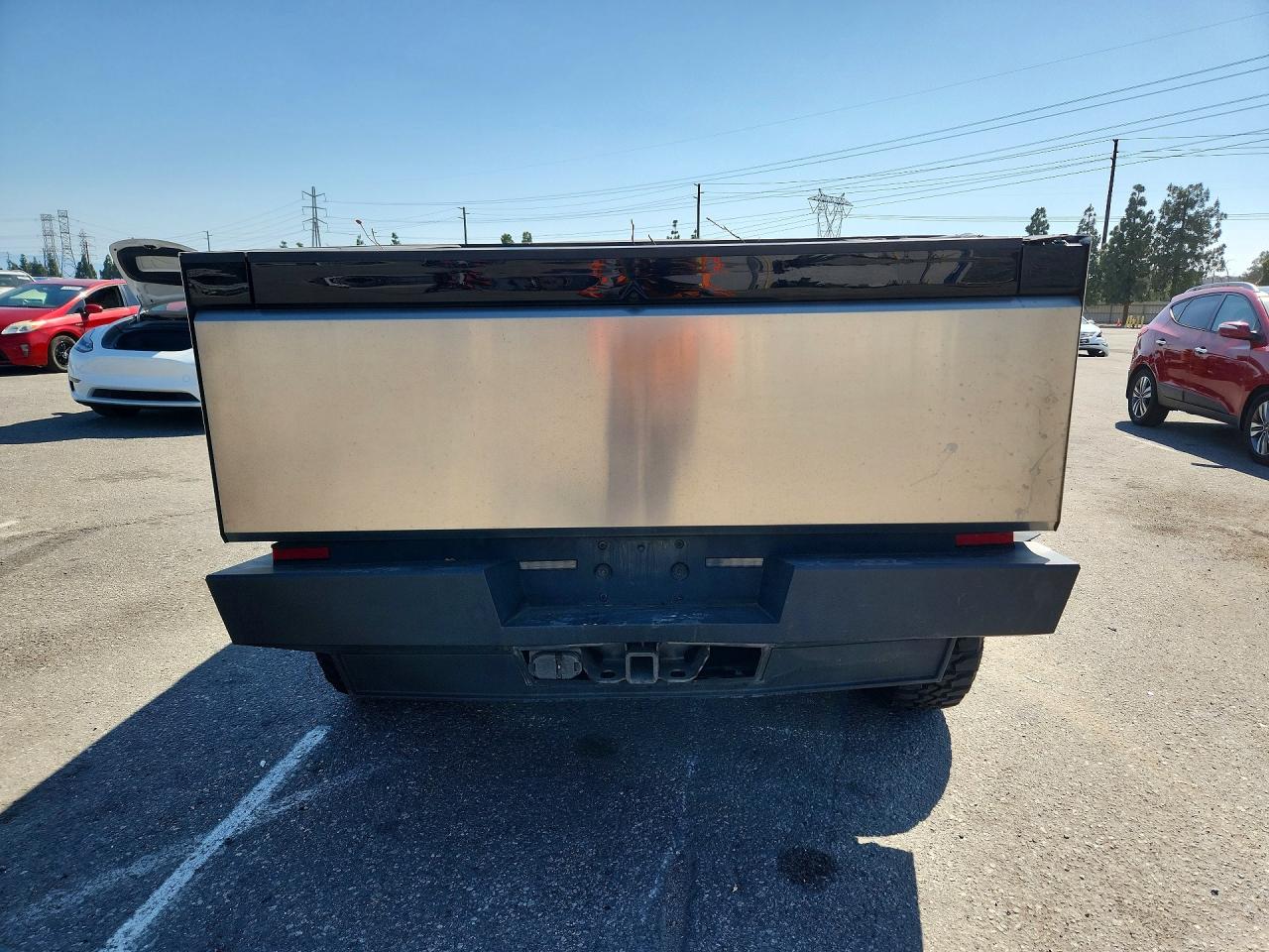 2025 Tesla Cybertruck Silver vin: 7G2CEHED9SA067915