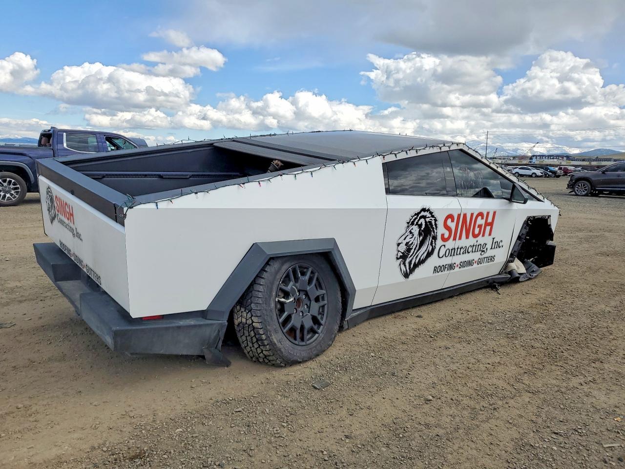 2024 Tesla Cybertruck Silver vin: 7G2CEHEE5RA031349
