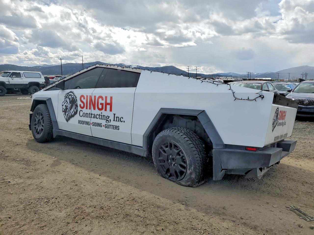 2024 Tesla Cybertruck Silver vin: 7G2CEHEE5RA031349