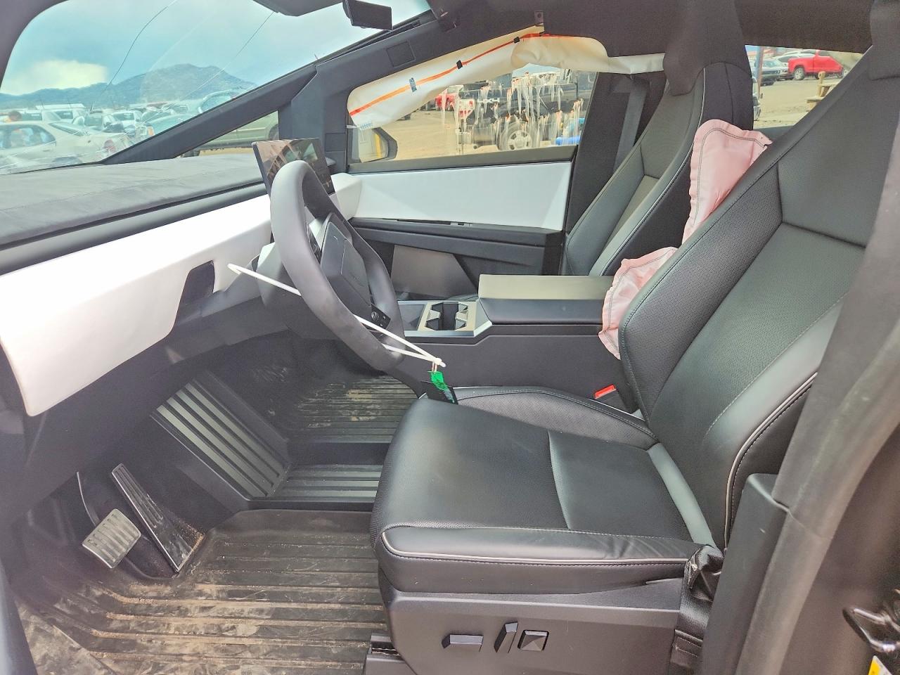 2024 Tesla Cybertruck Silver vin: 7G2CEHEE5RA031349