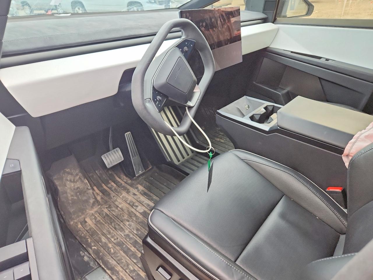 2024 Tesla Cybertruck Silver vin: 7G2CEHEE5RA031349