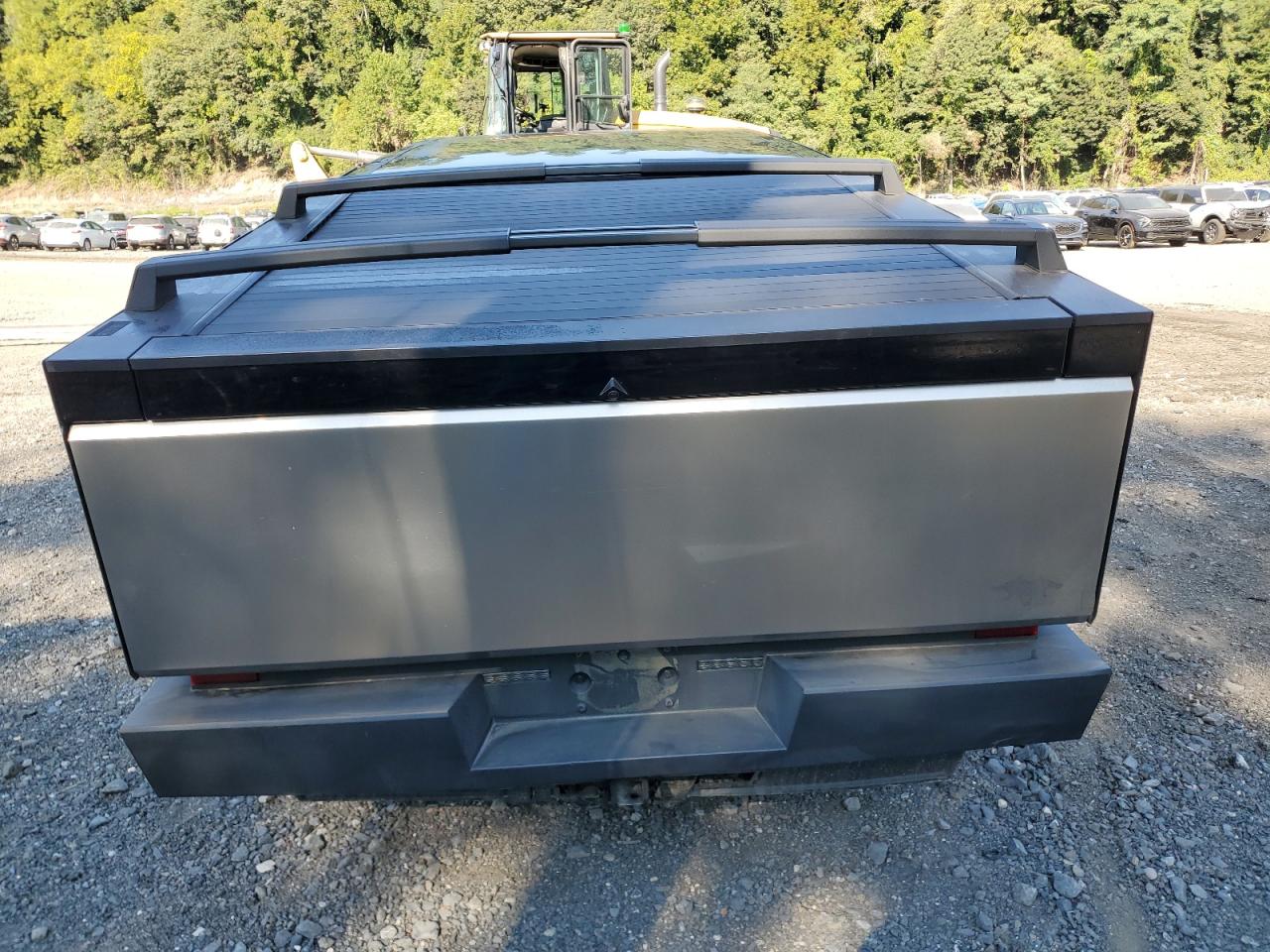 2024 Tesla Cybertruck Silver vin: 7G2CEHEE8RA017252