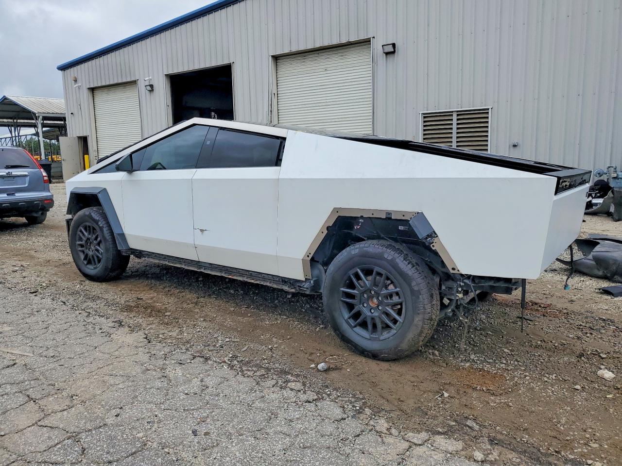 2024 Tesla Cybertruck White vin: 7G2CEHEE8RA044371