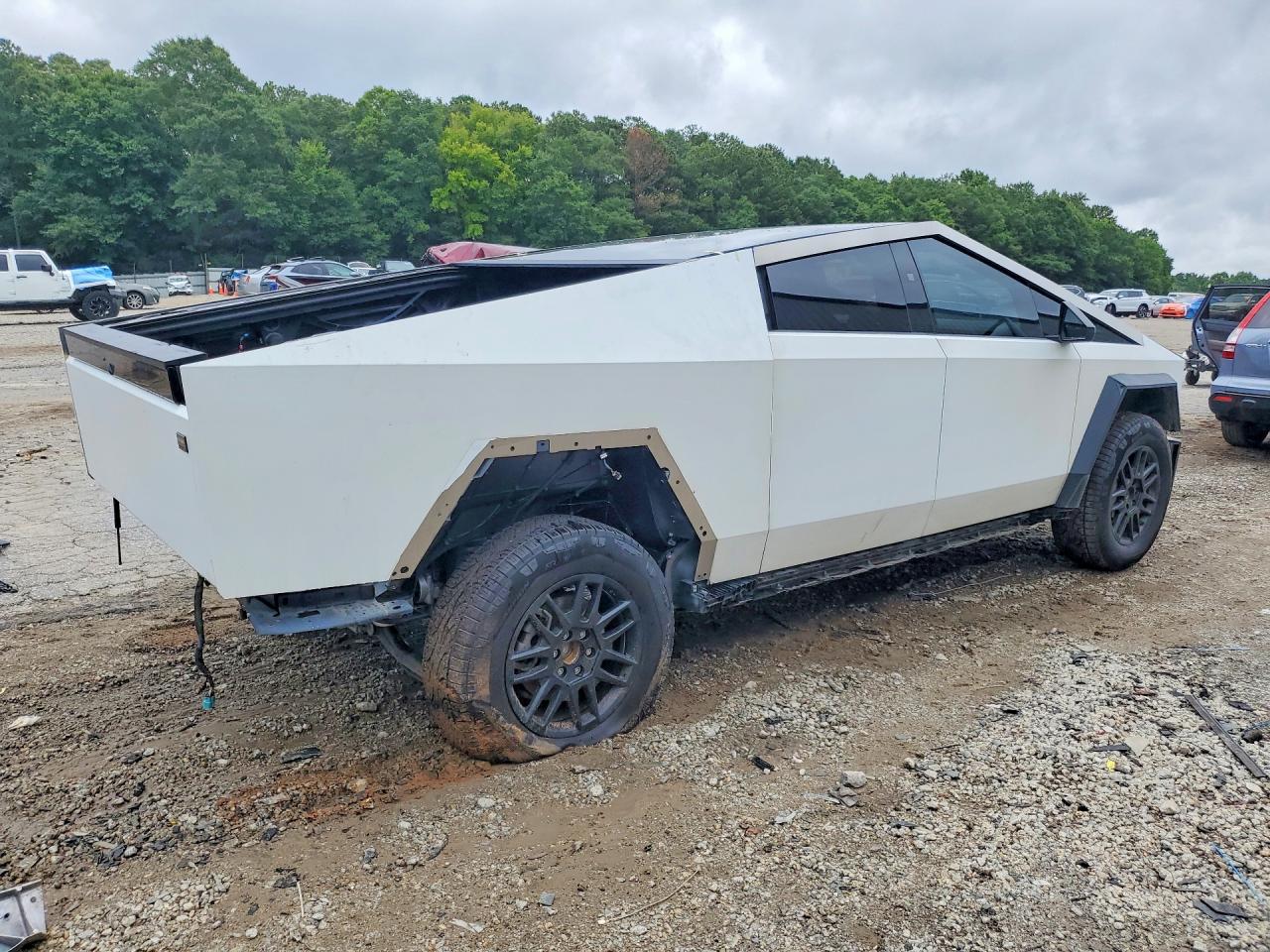 2024 Tesla Cybertruck White vin: 7G2CEHEE8RA044371