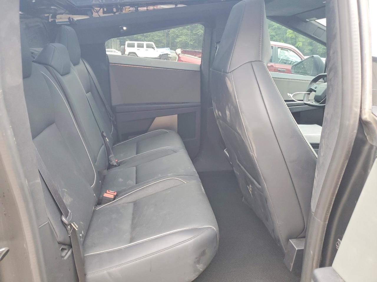 2024 Tesla Cybertruck White vin: 7G2CEHEE8RA044371
