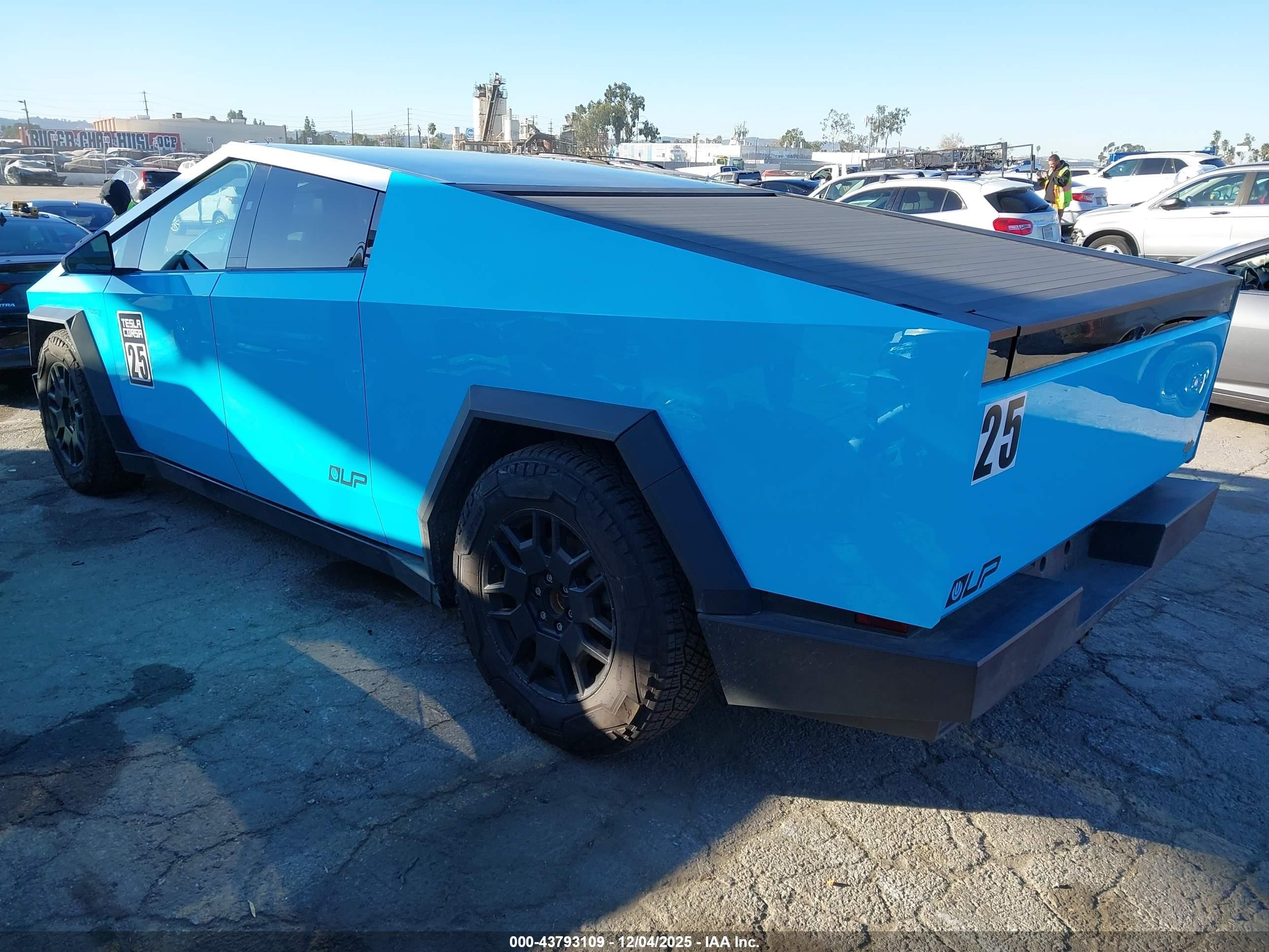 2024 Tesla Cybertruck Light Blue vin: 7G2CEHEE9RA000363