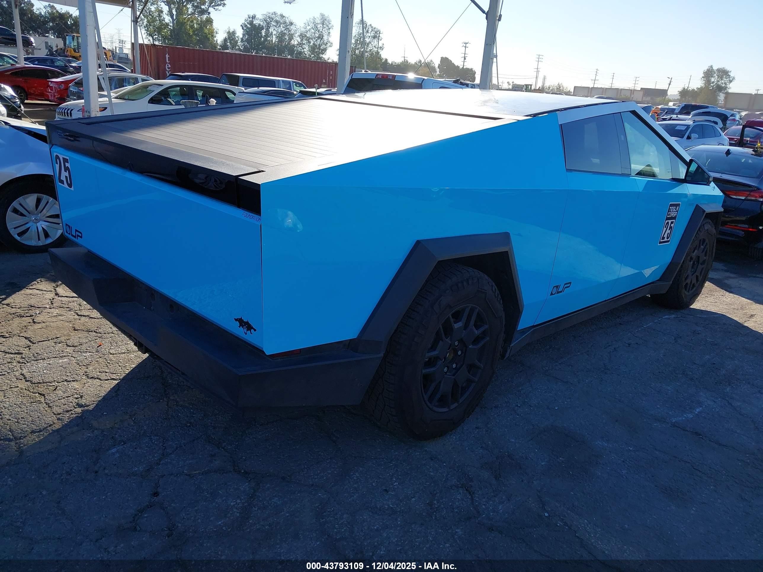 2024 Tesla Cybertruck Light Blue vin: 7G2CEHEE9RA000363