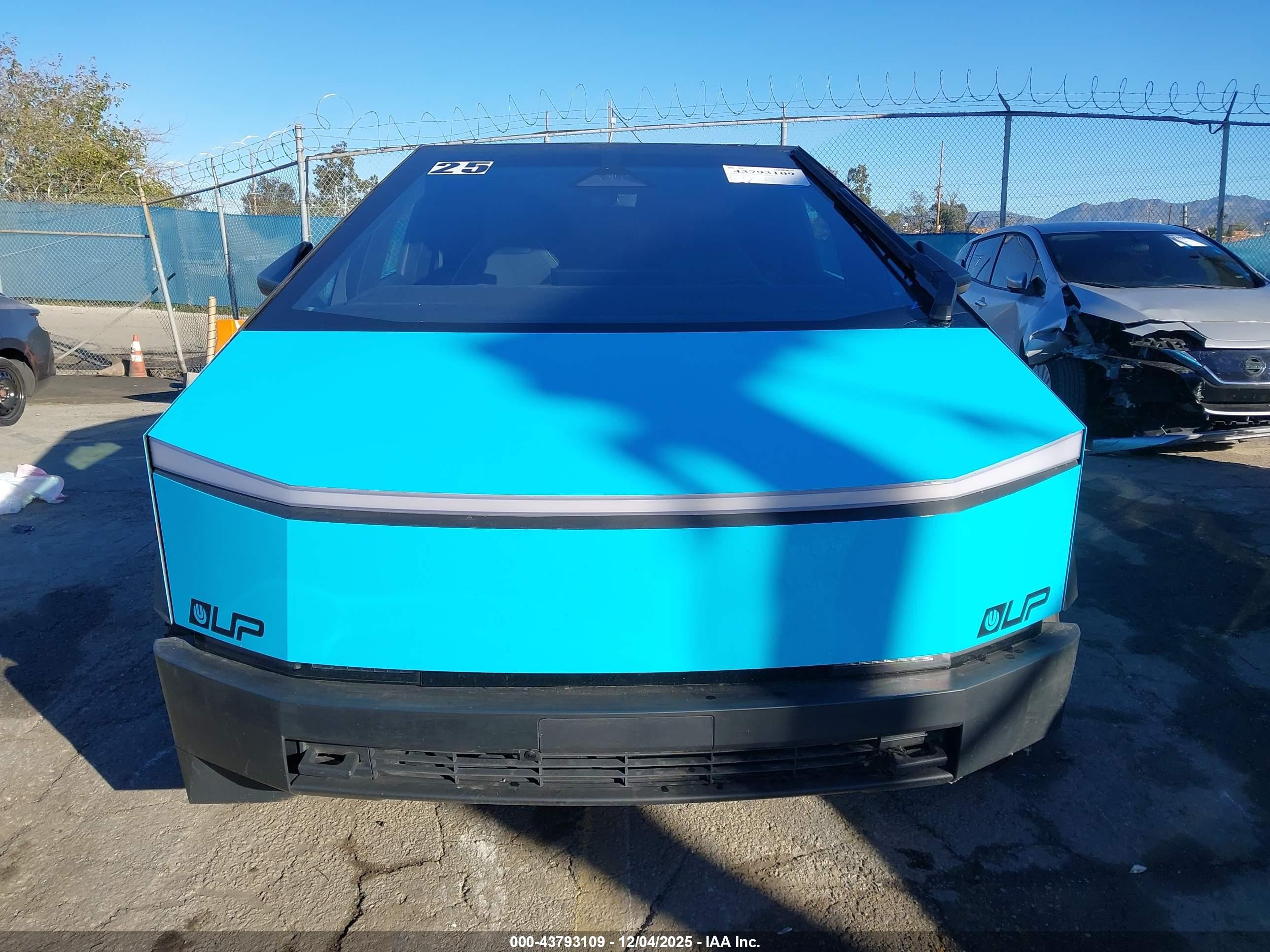 2024 Tesla Cybertruck Light Blue vin: 7G2CEHEE9RA000363