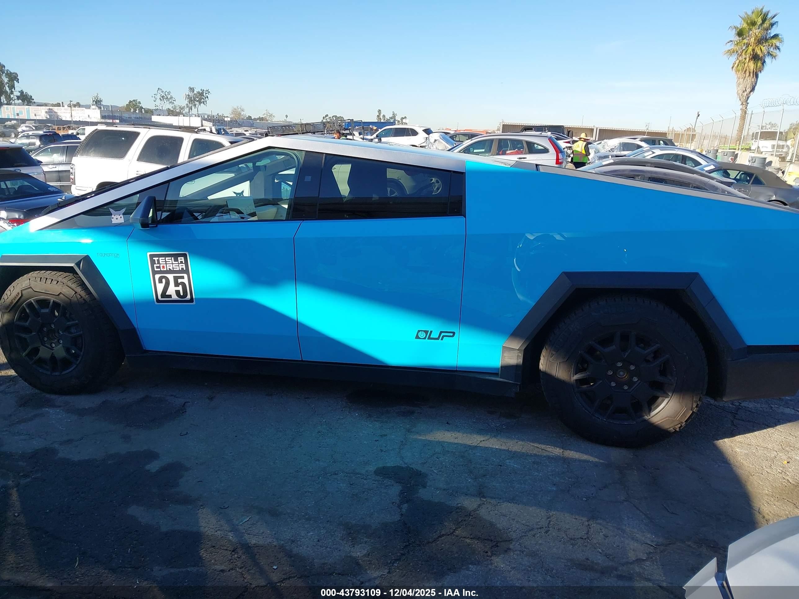 2024 Tesla Cybertruck Light Blue vin: 7G2CEHEE9RA000363