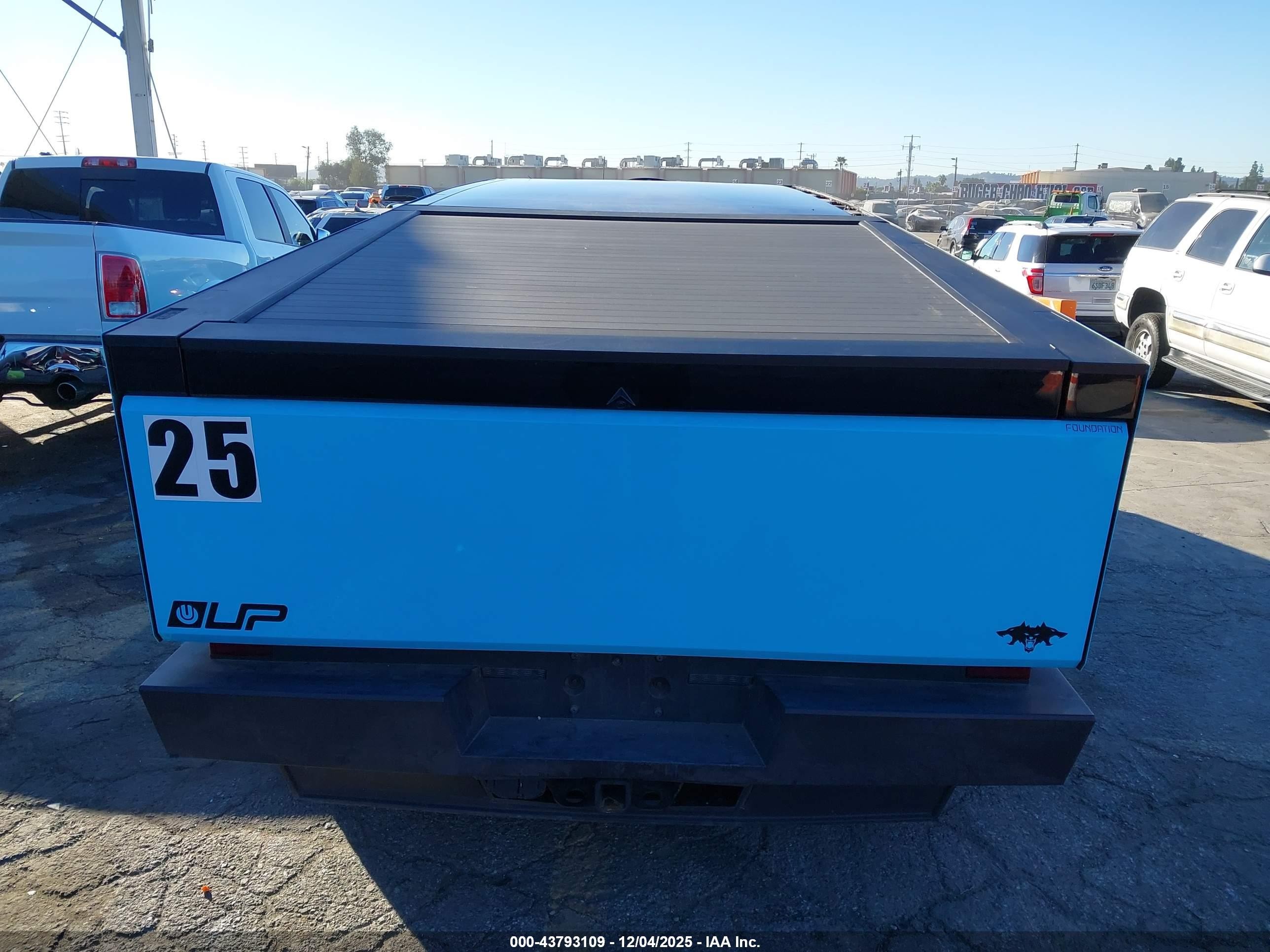 2024 Tesla Cybertruck Light Blue vin: 7G2CEHEE9RA000363