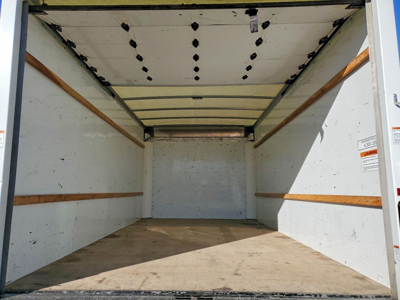 2022 Gmc Savana Box Truck White vin: 7GZ37TC70NN009538