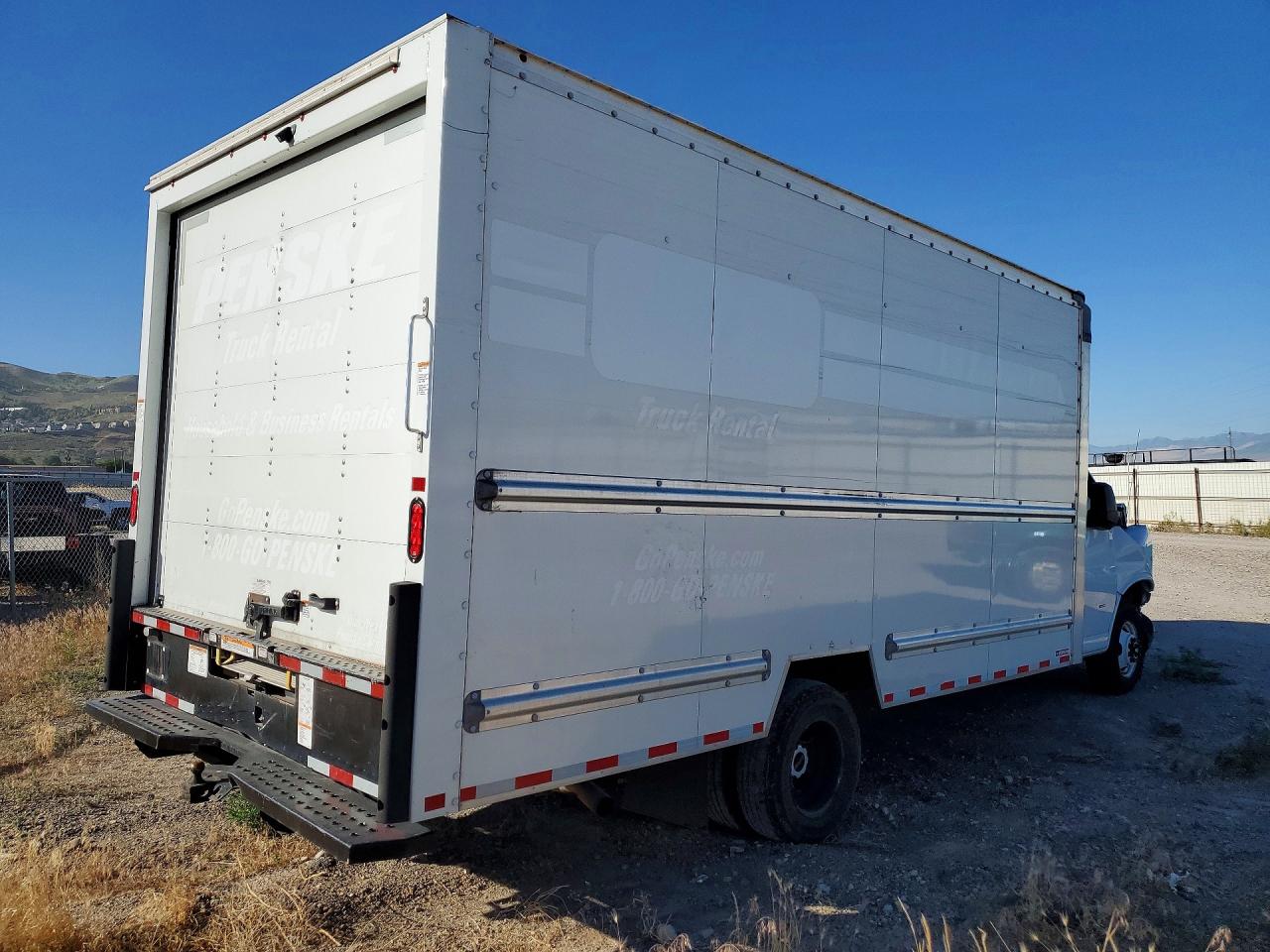 2022 Gmc Savana Box Truck White vin: 7GZ37TC70NN009538