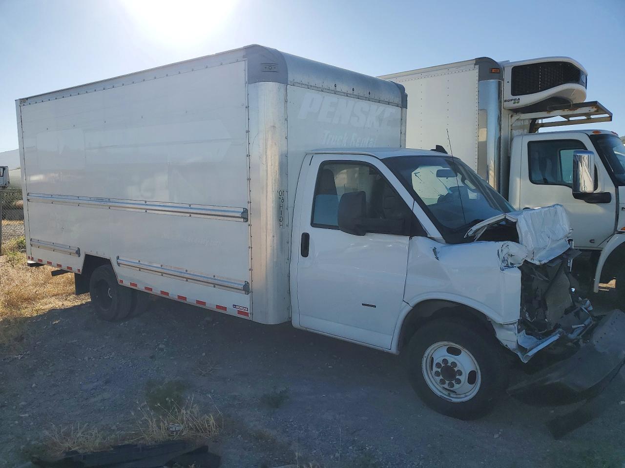 2022 Gmc Savana Box Truck White vin: 7GZ37TC70NN009538
