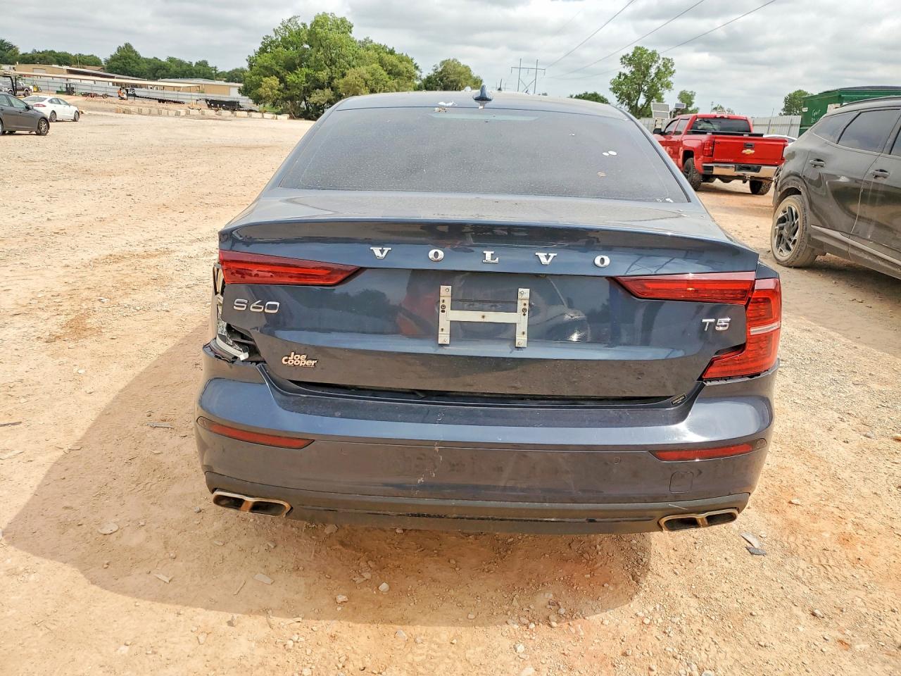 2020 Volvo S60 T5 Momentum Black vin: 7JR102FK8LG063434