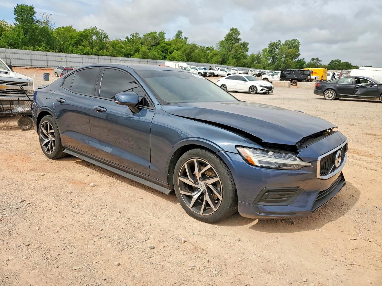 2020 Volvo S60 T5 Momentum Black vin: 7JR102FK8LG063434