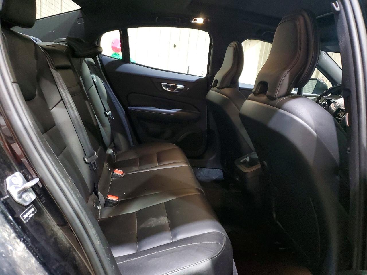 2020 Volvo S60 T6 Momentum Black vin: 7JRA22TKXLG066480