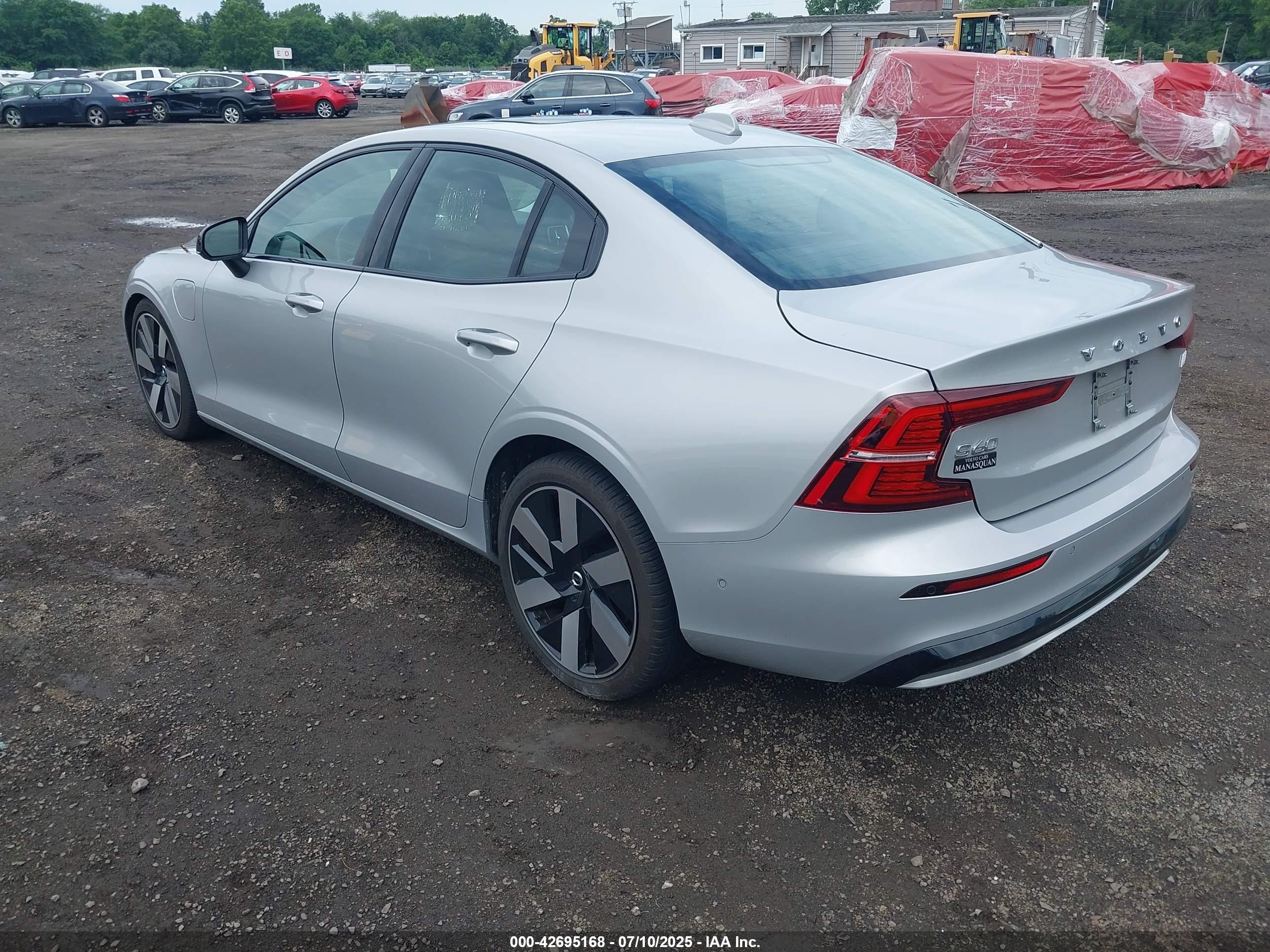 2024 Volvo S60 Recharge Plug-in Hybrid T8 Plus Dark Theme Gray vin: 7JRH60FL9RG311094
