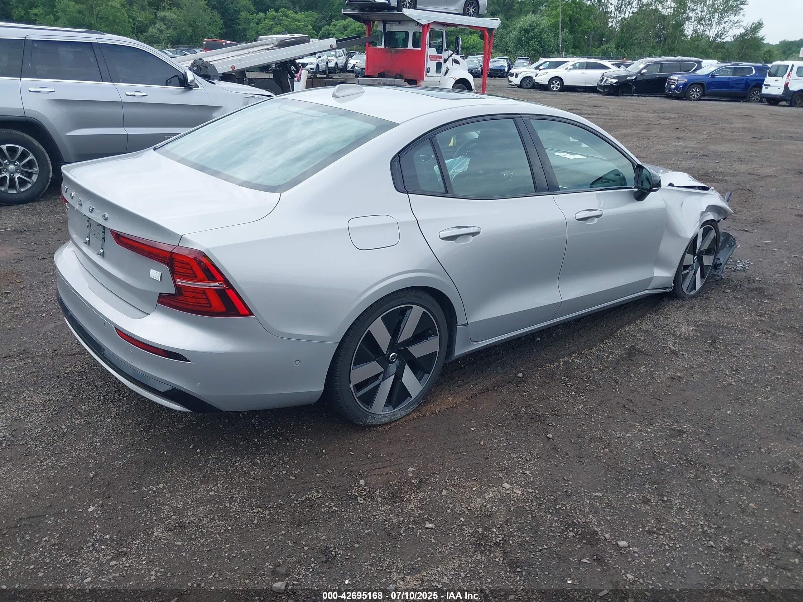 2024 Volvo S60 Recharge Plug-in Hybrid T8 Plus Dark Theme Gray vin: 7JRH60FL9RG311094