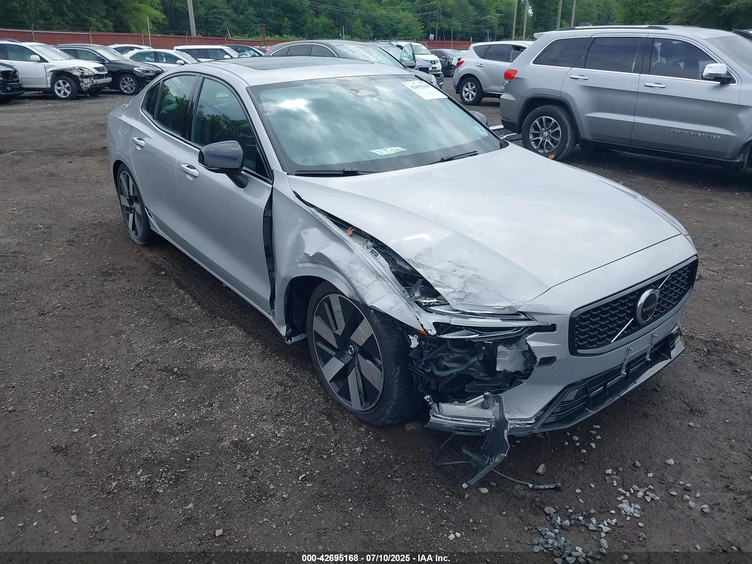 2024 Volvo S60 Recharge Plug-in Hybrid T8 Plus Dark Theme Gray vin: 7JRH60FL9RG311094
