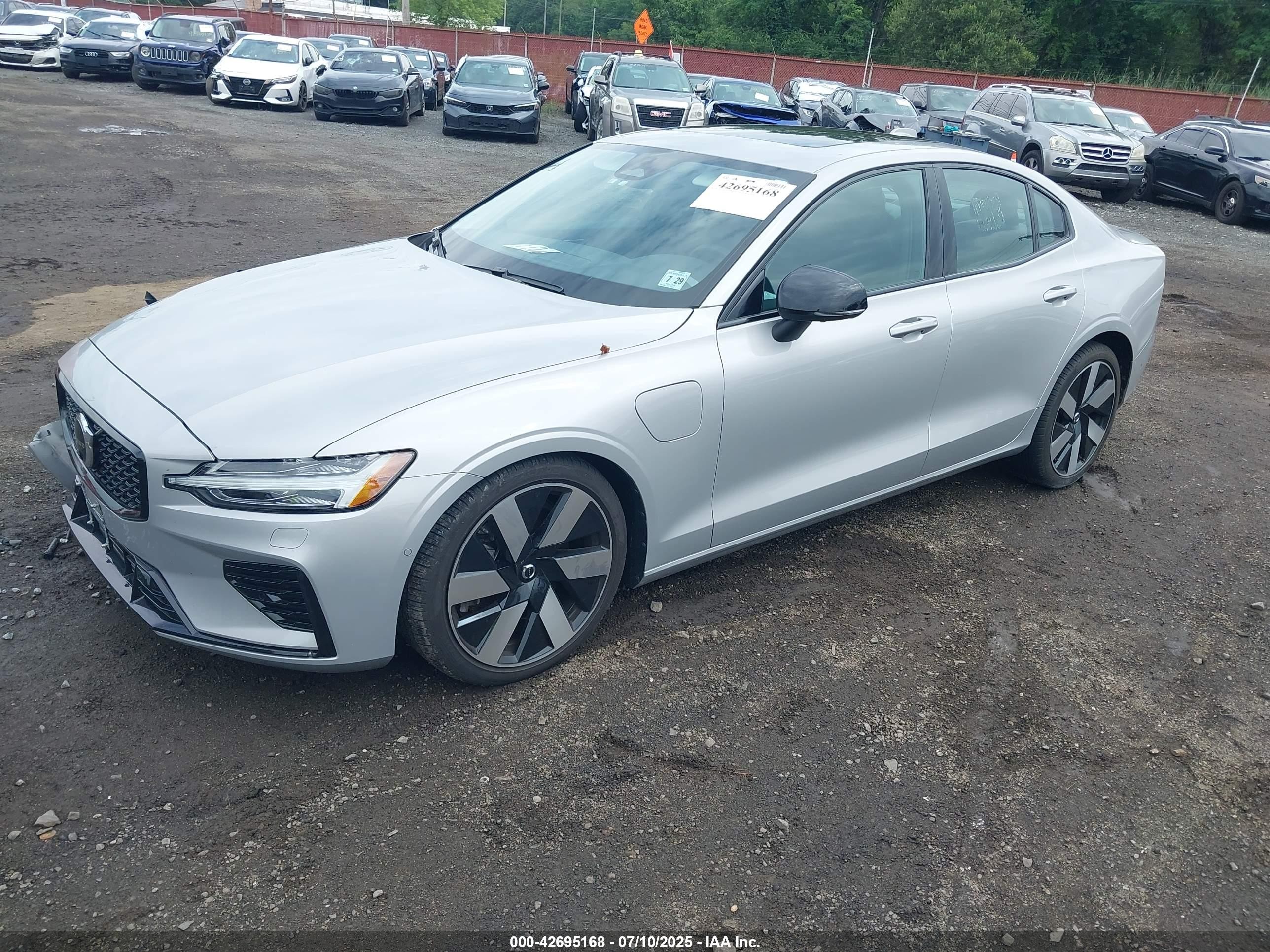 2024 Volvo S60 Recharge Plug-in Hybrid T8 Plus Dark Theme Gray vin: 7JRH60FL9RG311094