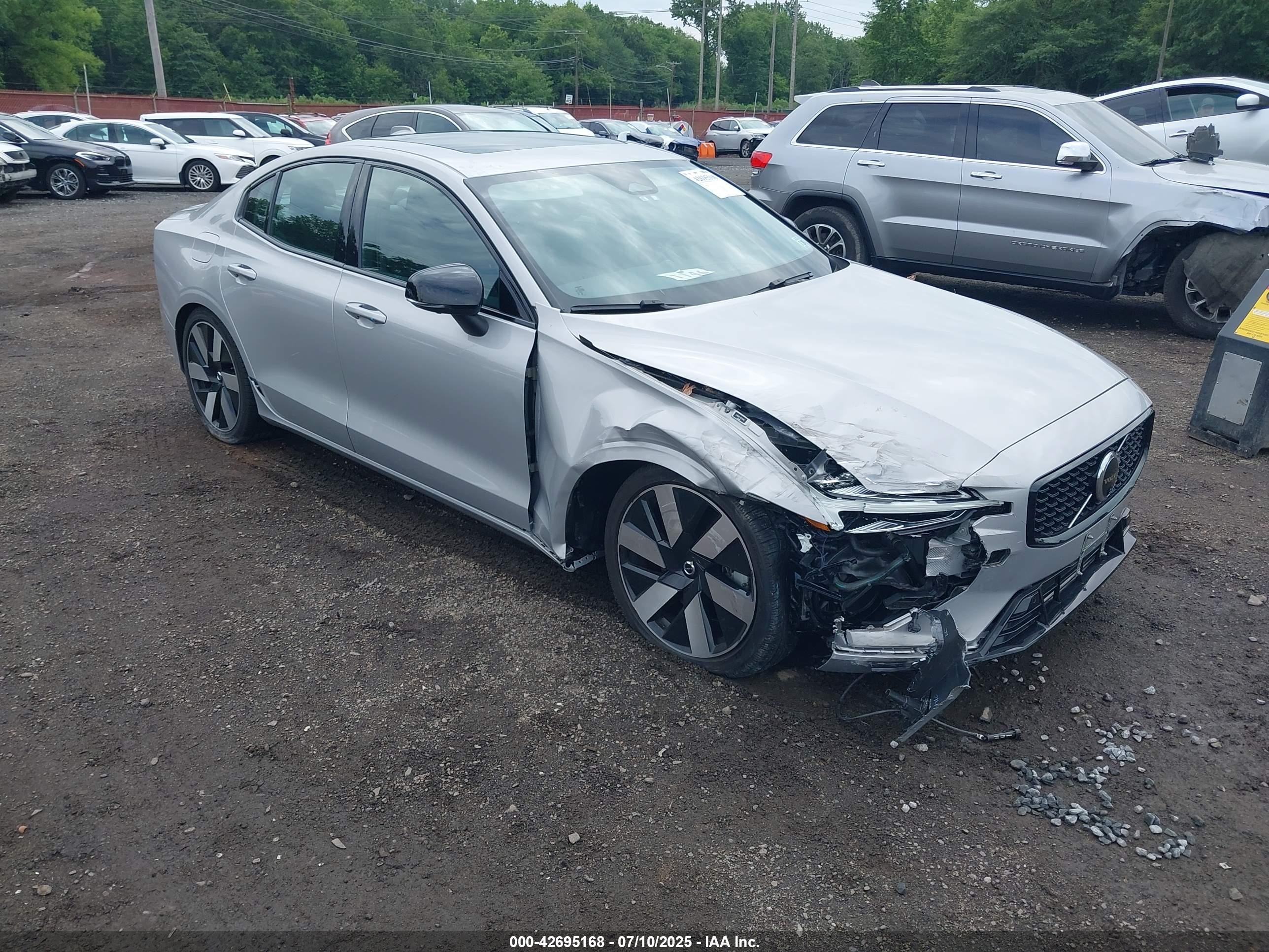 2024 Volvo S60 Recharge Plug-in Hybrid T8 Plus Dark Theme Серый vin: 7JRH60FL9RG311094