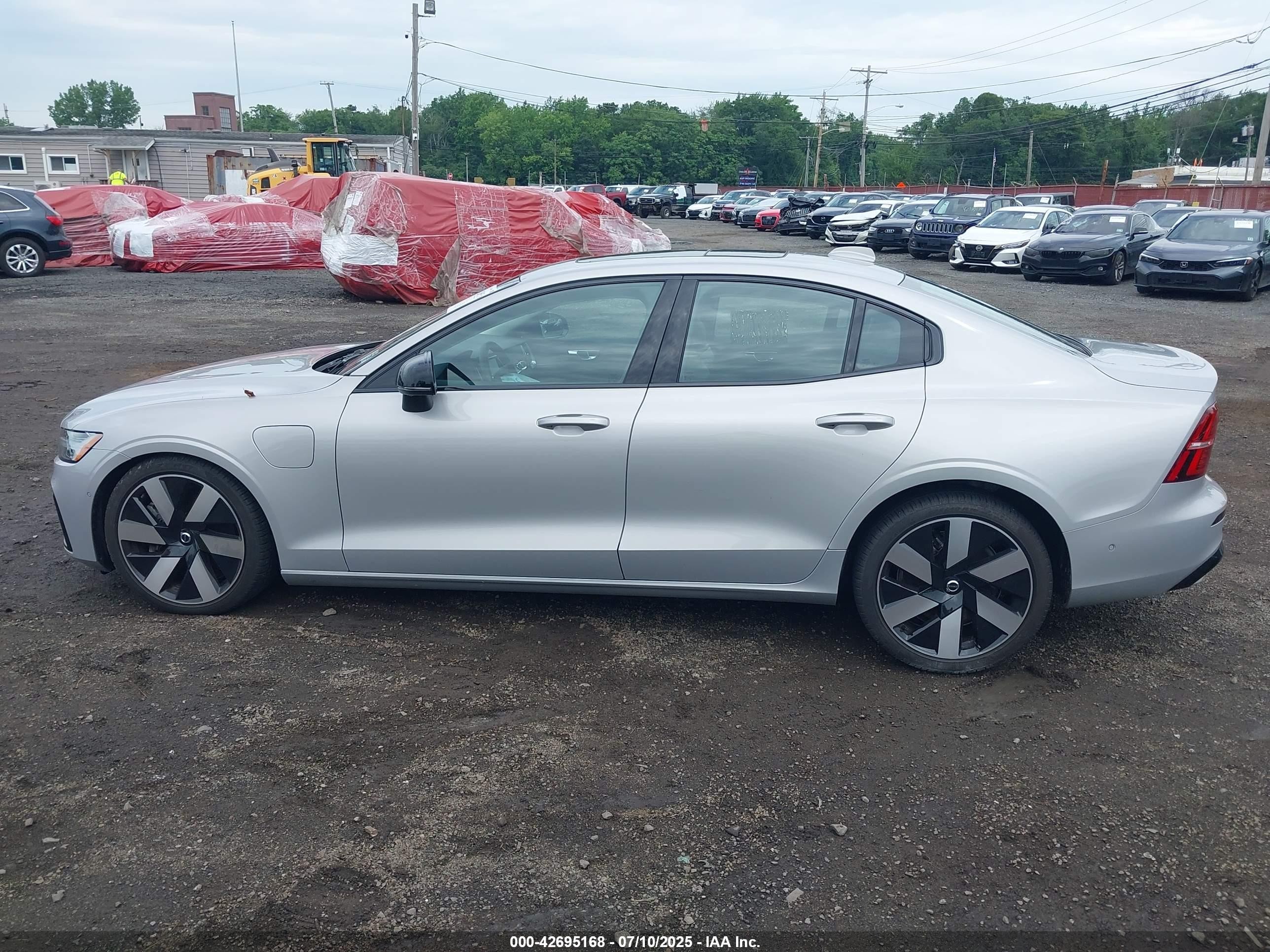 2024 Volvo S60 Recharge Plug-in Hybrid T8 Plus Dark Theme Gray vin: 7JRH60FL9RG311094