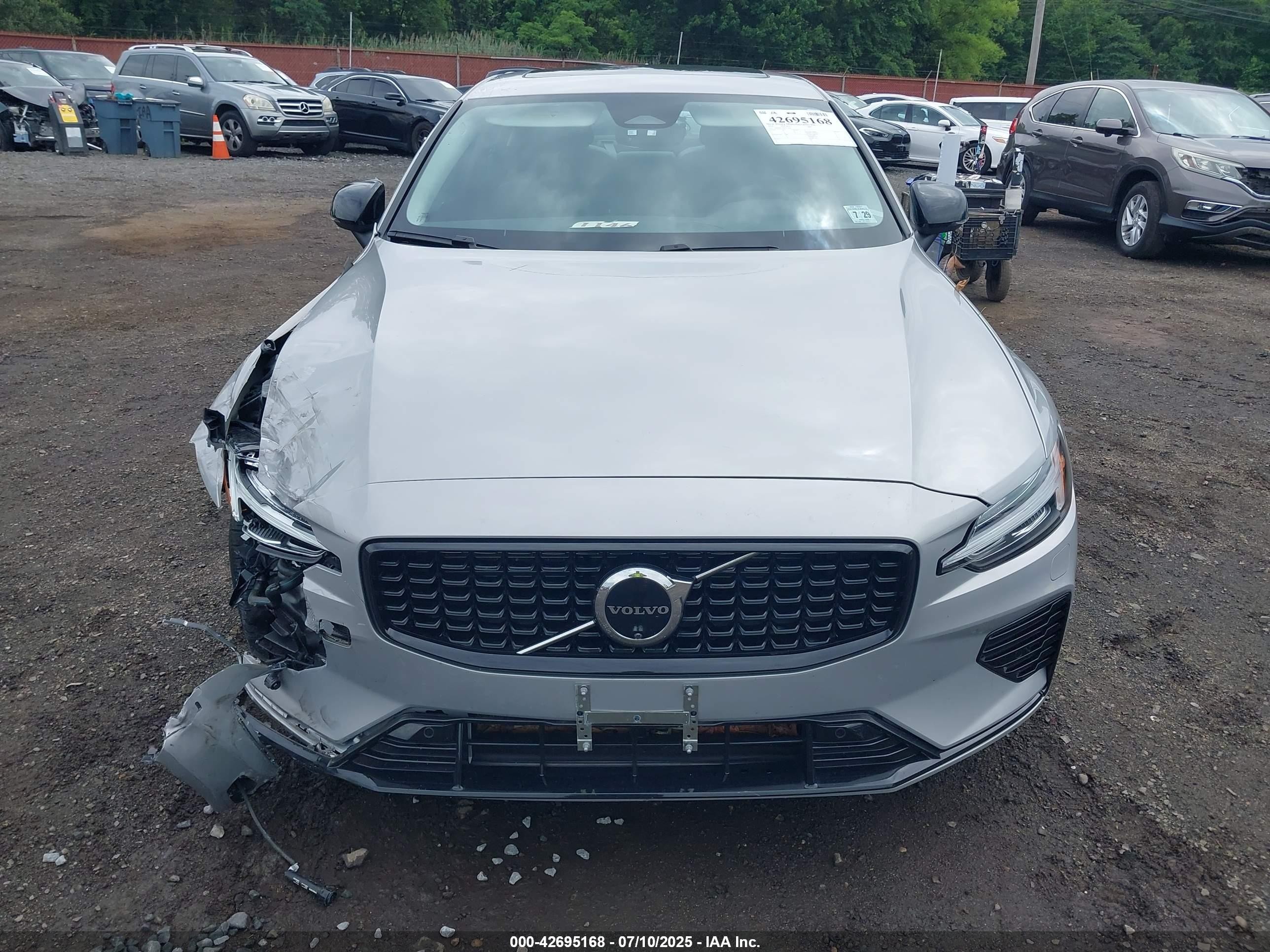 2024 Volvo S60 Recharge Plug-in Hybrid T8 Plus Dark Theme Gray vin: 7JRH60FL9RG311094
