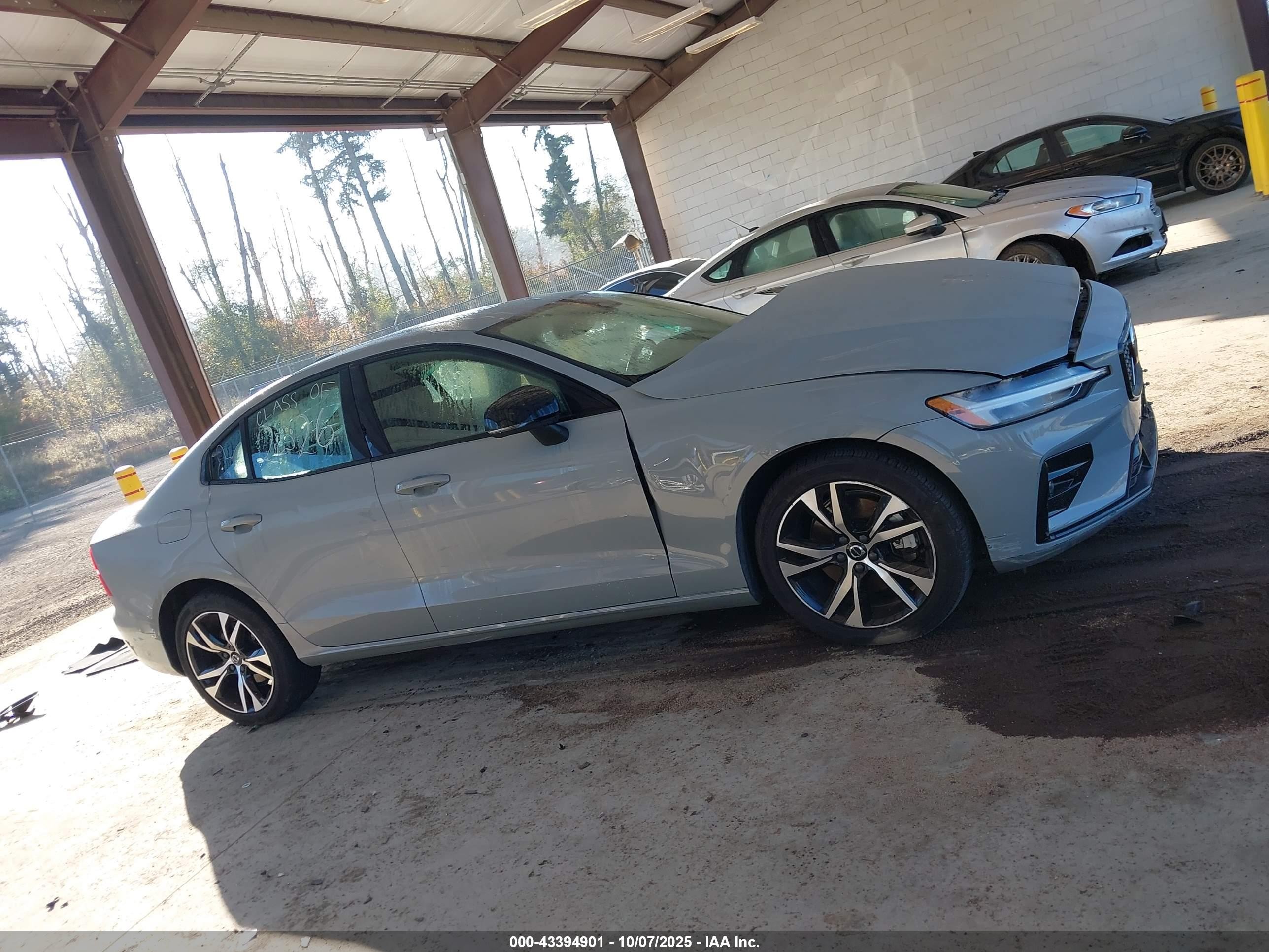 2024 Volvo S60 B5 Core Dark Theme Gray vin: 7JRL12FK2RG318951
