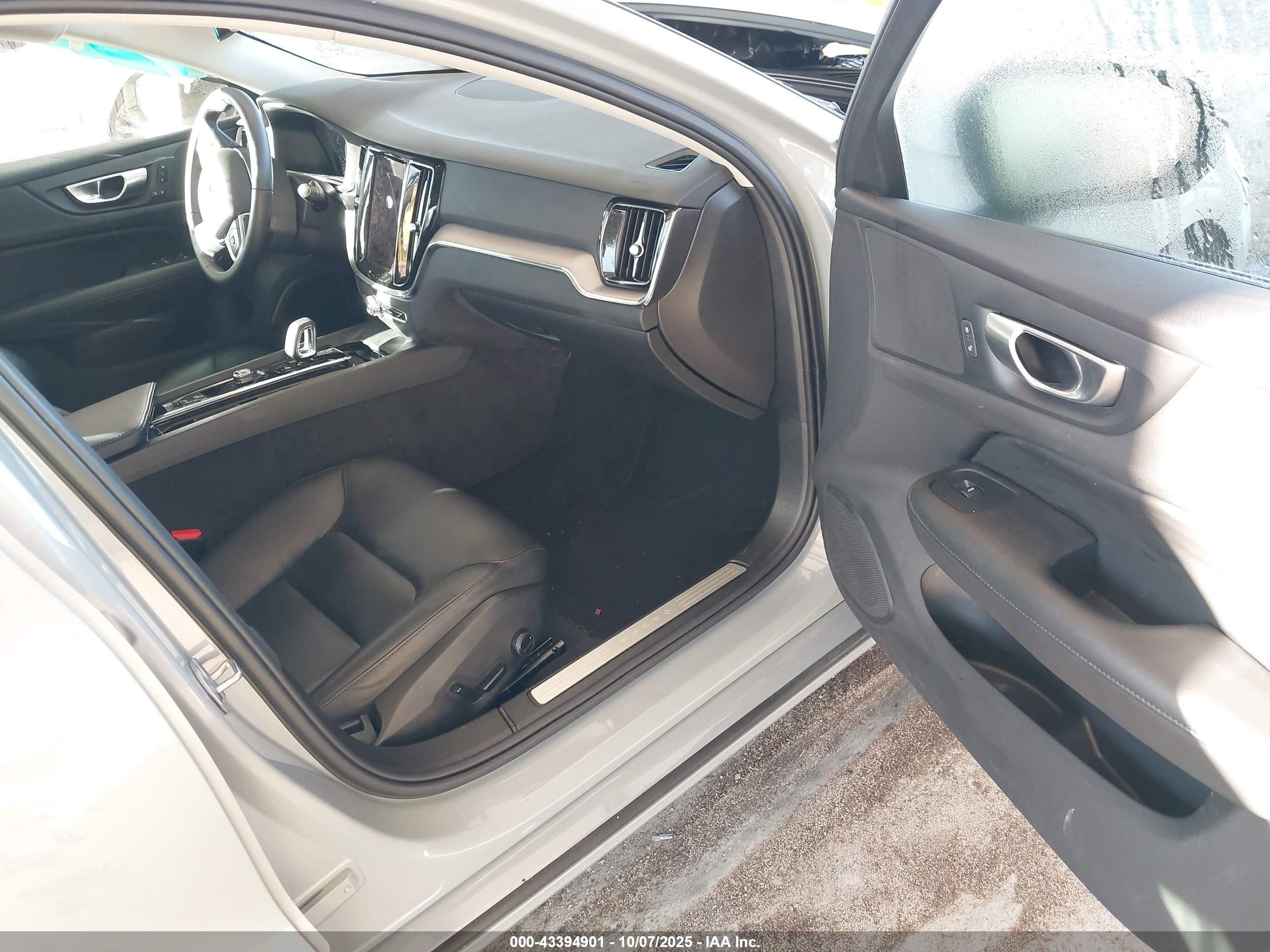 2024 Volvo S60 B5 Core Dark Theme Gray vin: 7JRL12FK2RG318951