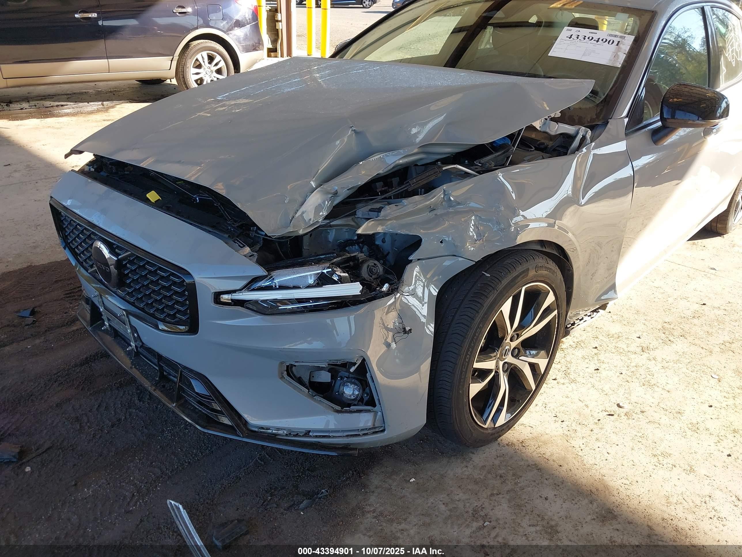 2024 Volvo S60 B5 Core Dark Theme Gray vin: 7JRL12FK2RG318951